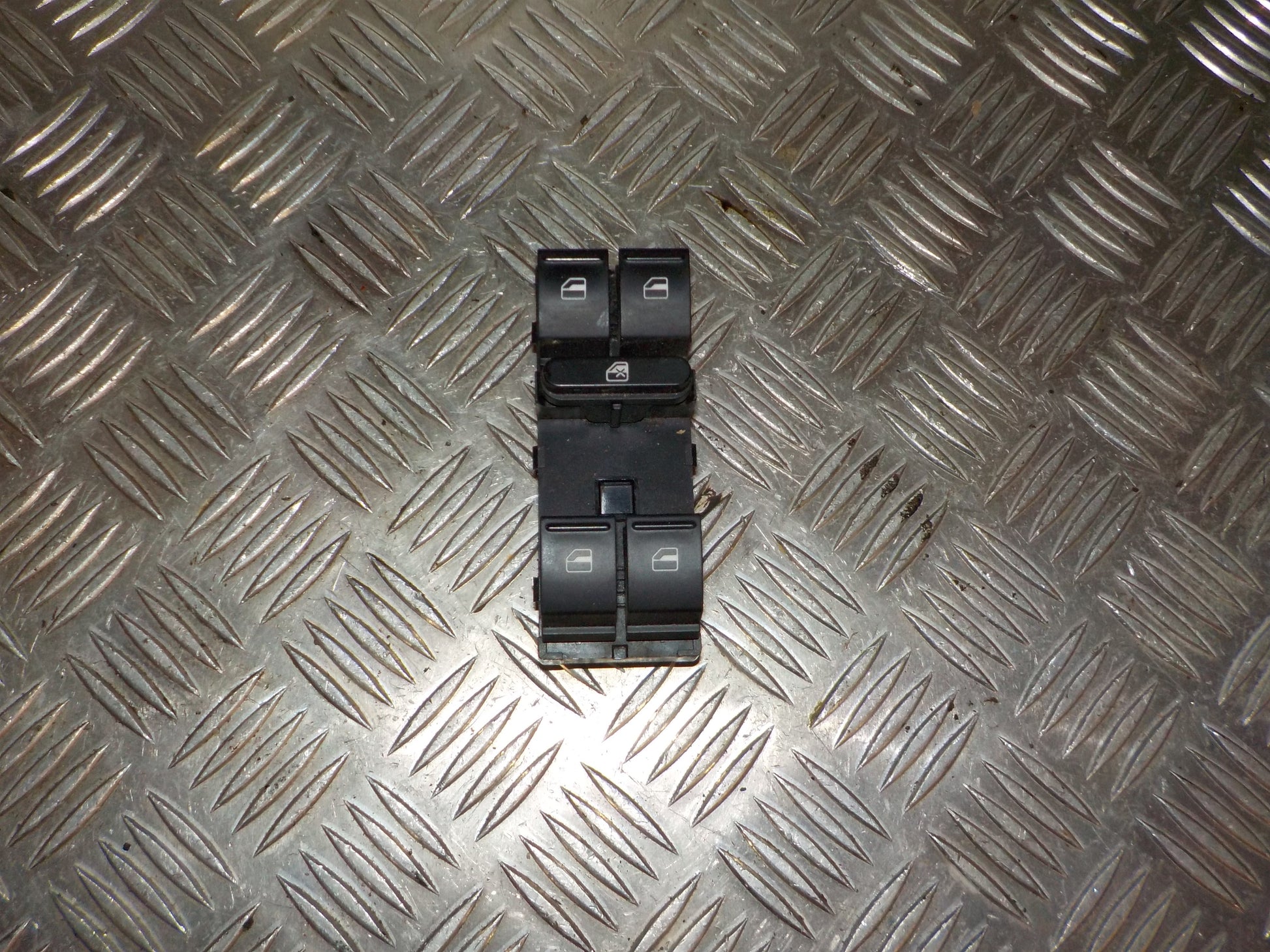 Seat Ibiza 6J Kontakt Rudehejs Med OEM Nr. 1K4959857B Fra Seat Ophugger