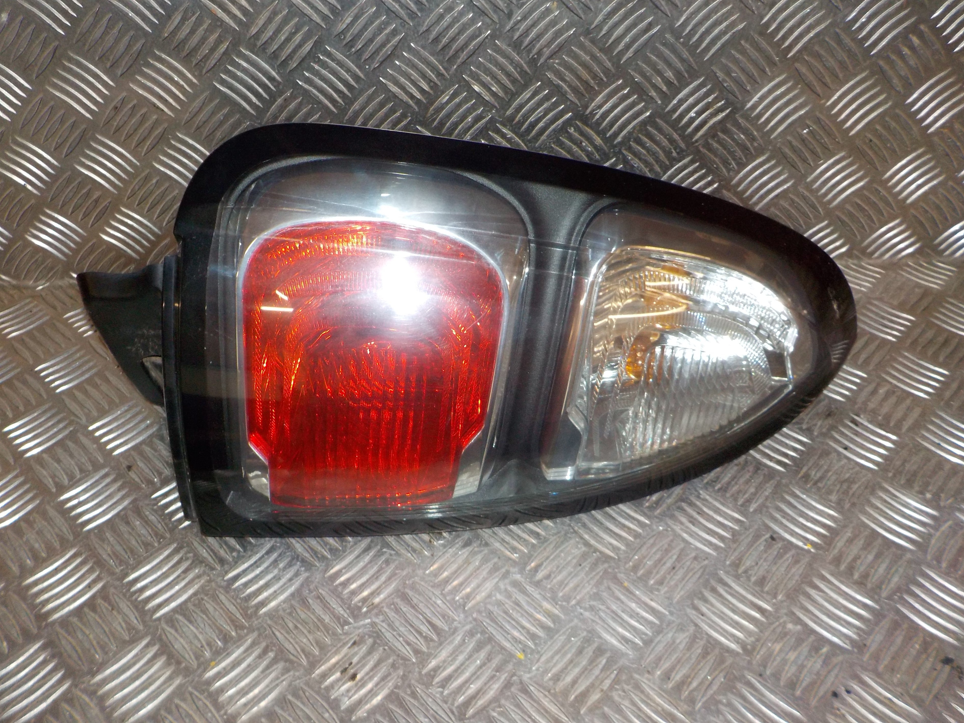 Citroen C3 Picasso Baglygte Med OEM Nr. 9681727280 Fra Citroen Ophugger