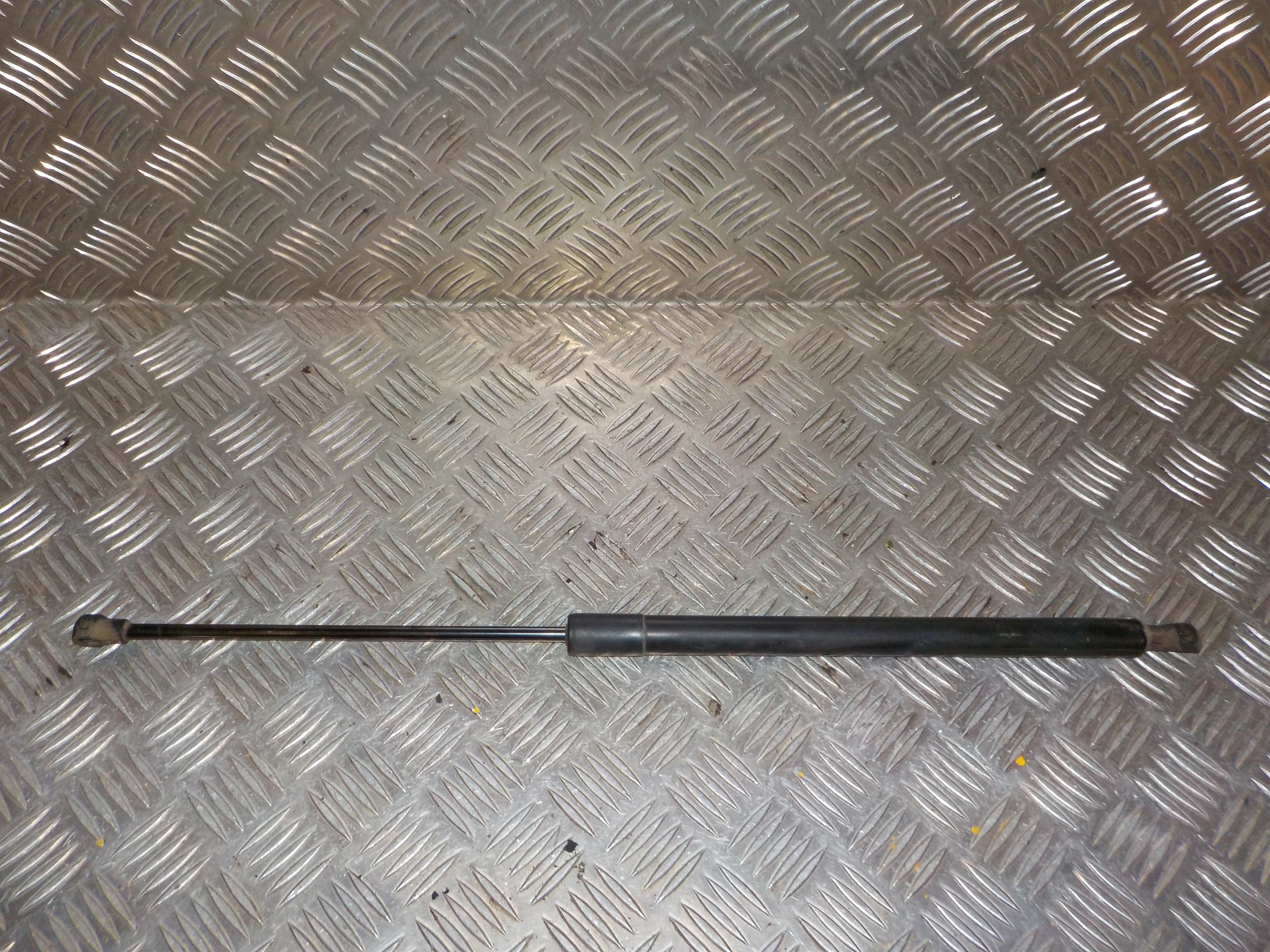 Citroen C3 Picasso Bagklapsdæmper Med OEM Nr. 8731S8 Fra Citroen Ophugger