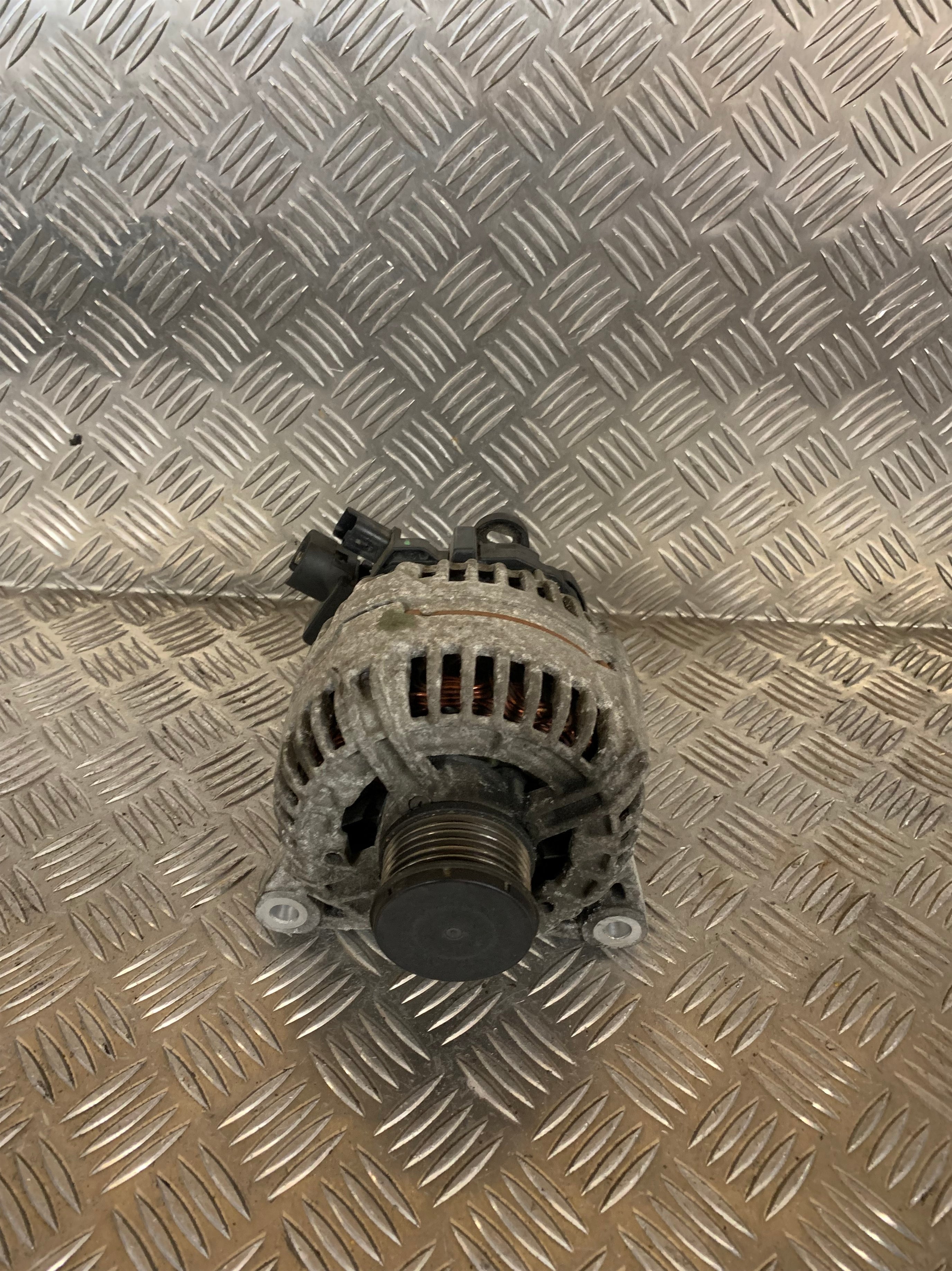 Peugeot 307 Generator Med OEM Nr. 71783849 Fra Peugeot Ophugger