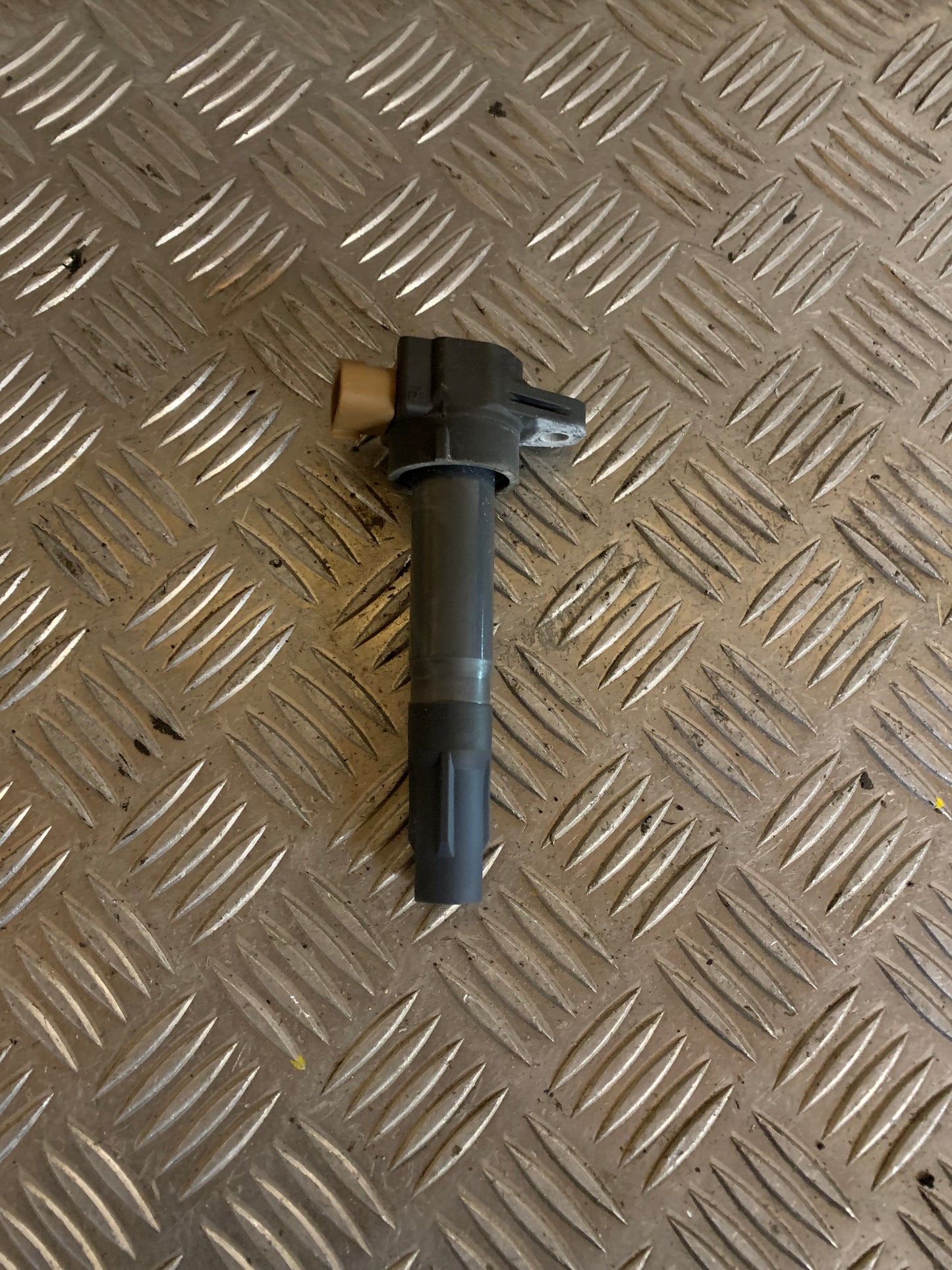 Suzuki Alto Tændspole El Med OEM Nr. DL31Y21 Fra Suzuki Ophugger