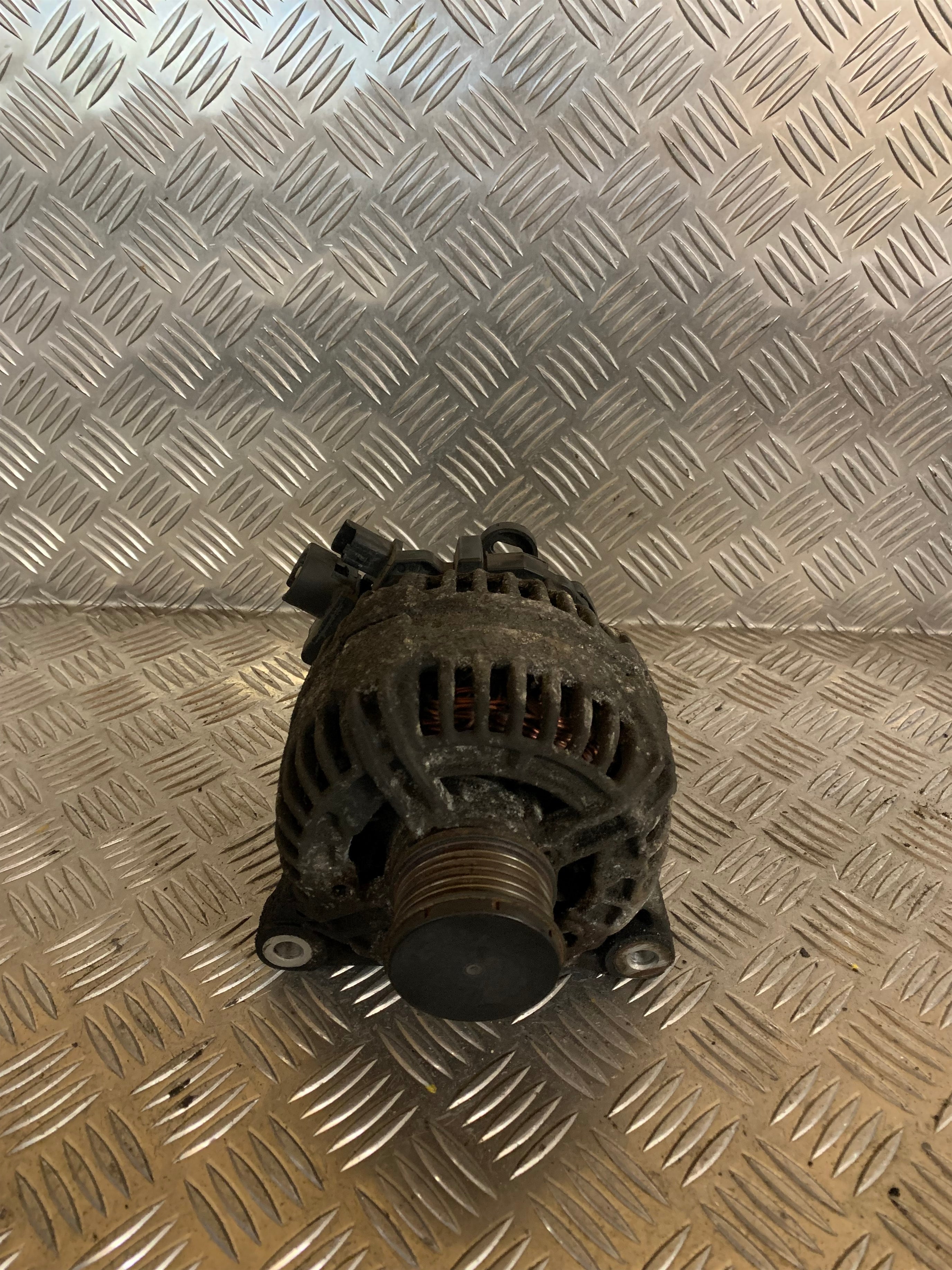 Peugeot 307 Generator Med OEM Nr. 9665617780 Fra Peugeot Ophugger