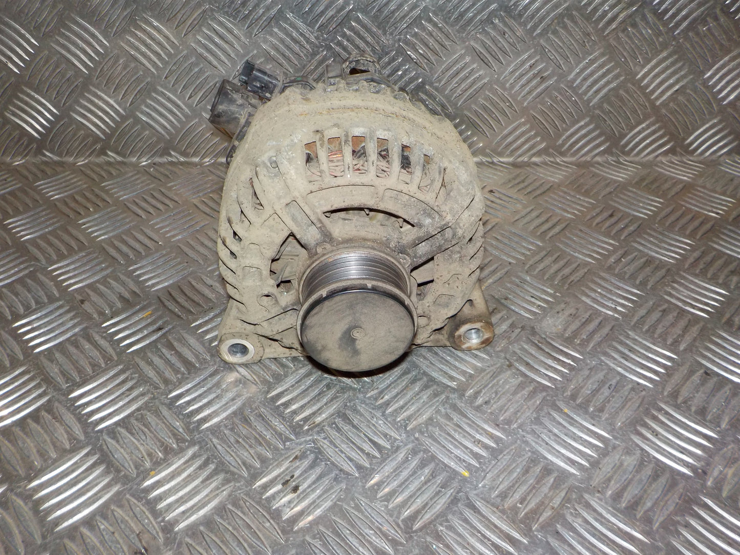 Peugeot 307 Generator Med OEM Nr. 5705AS Fra Peugeot Ophugger