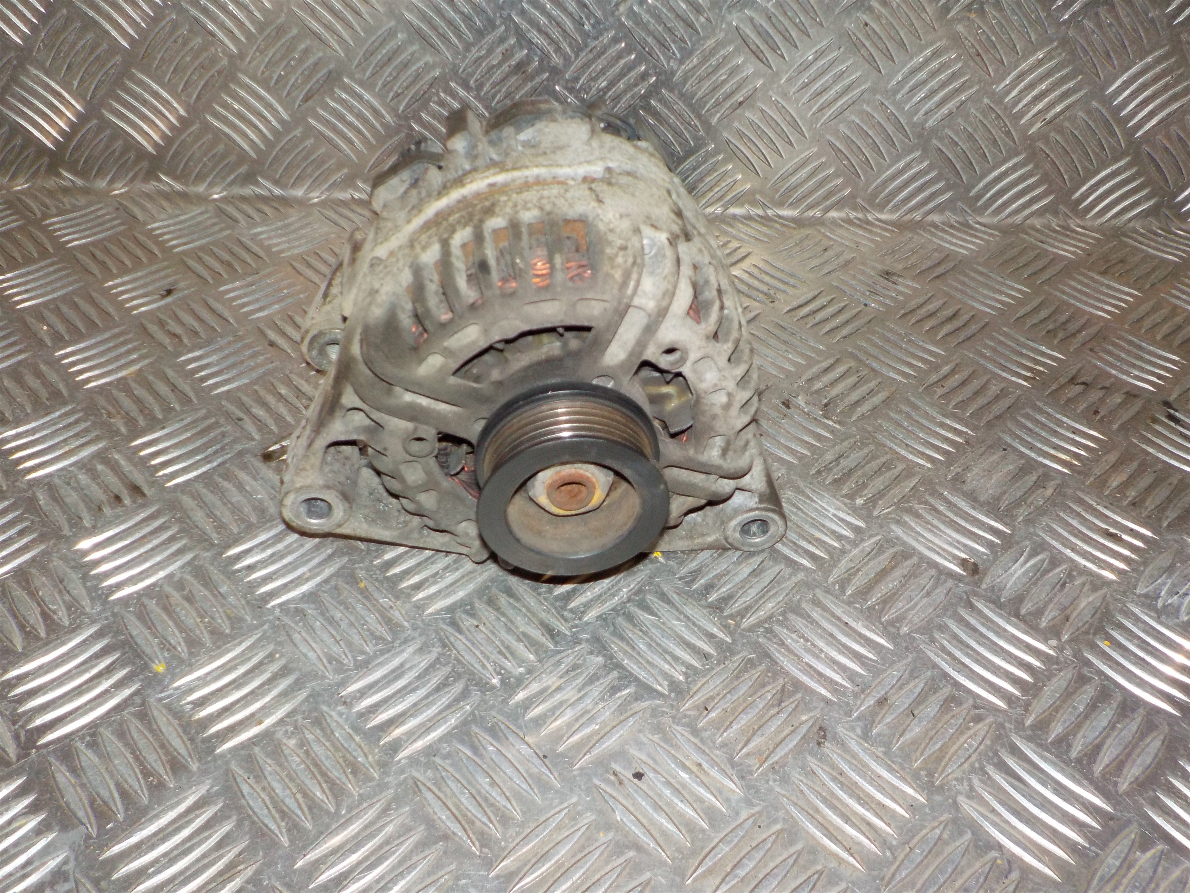 Opel Corsa D Generator Med OEM Nr. 0124325171 Fra Opel Ophugger