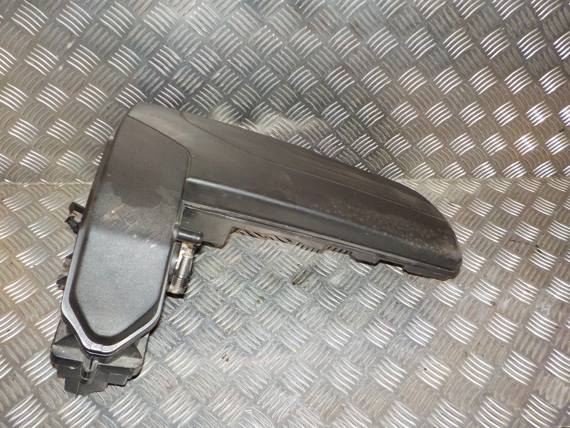 Renault Twingo 2 Luftfilterkasse  Med OEM Nr. 8200517765B Fra Renault Ophugger