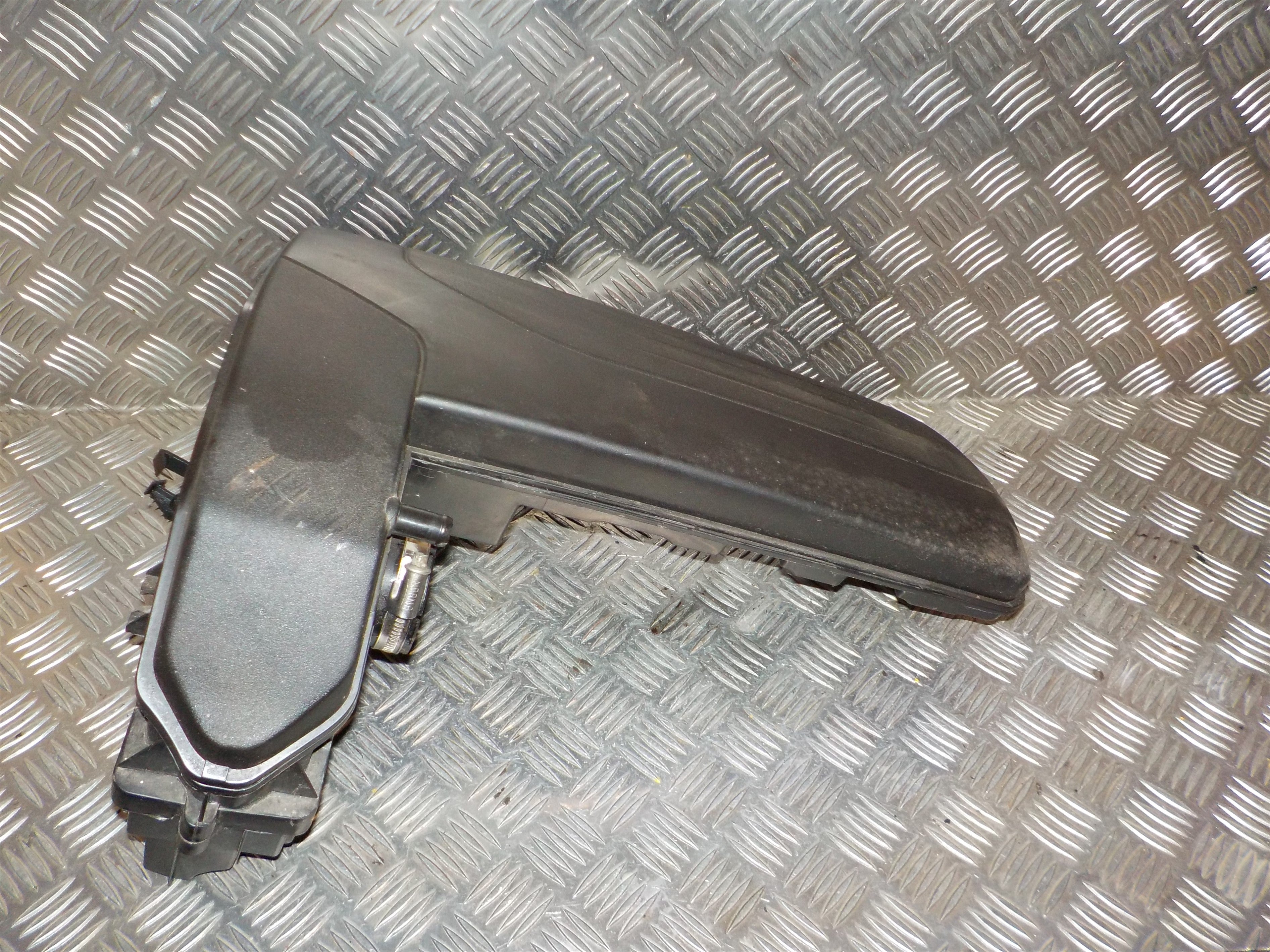 Renault Twingo 2 Luftfilterkasse  Med OEM Nr. 8200517765B Fra Renault Ophugger