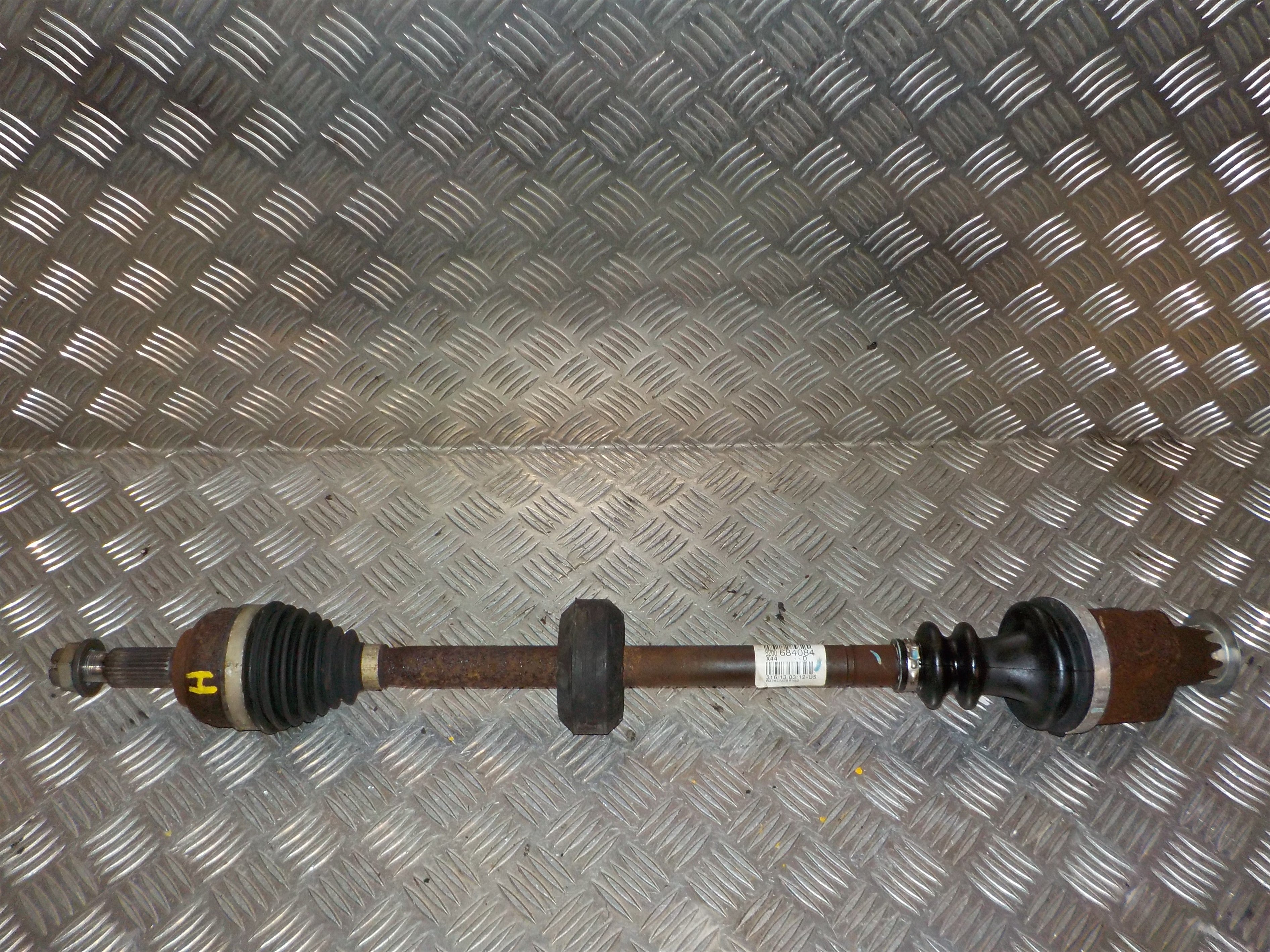Renault Twingo 2 Trækaksel For H Med OEM Nr. 8200684084 Fra Renault Ophugger