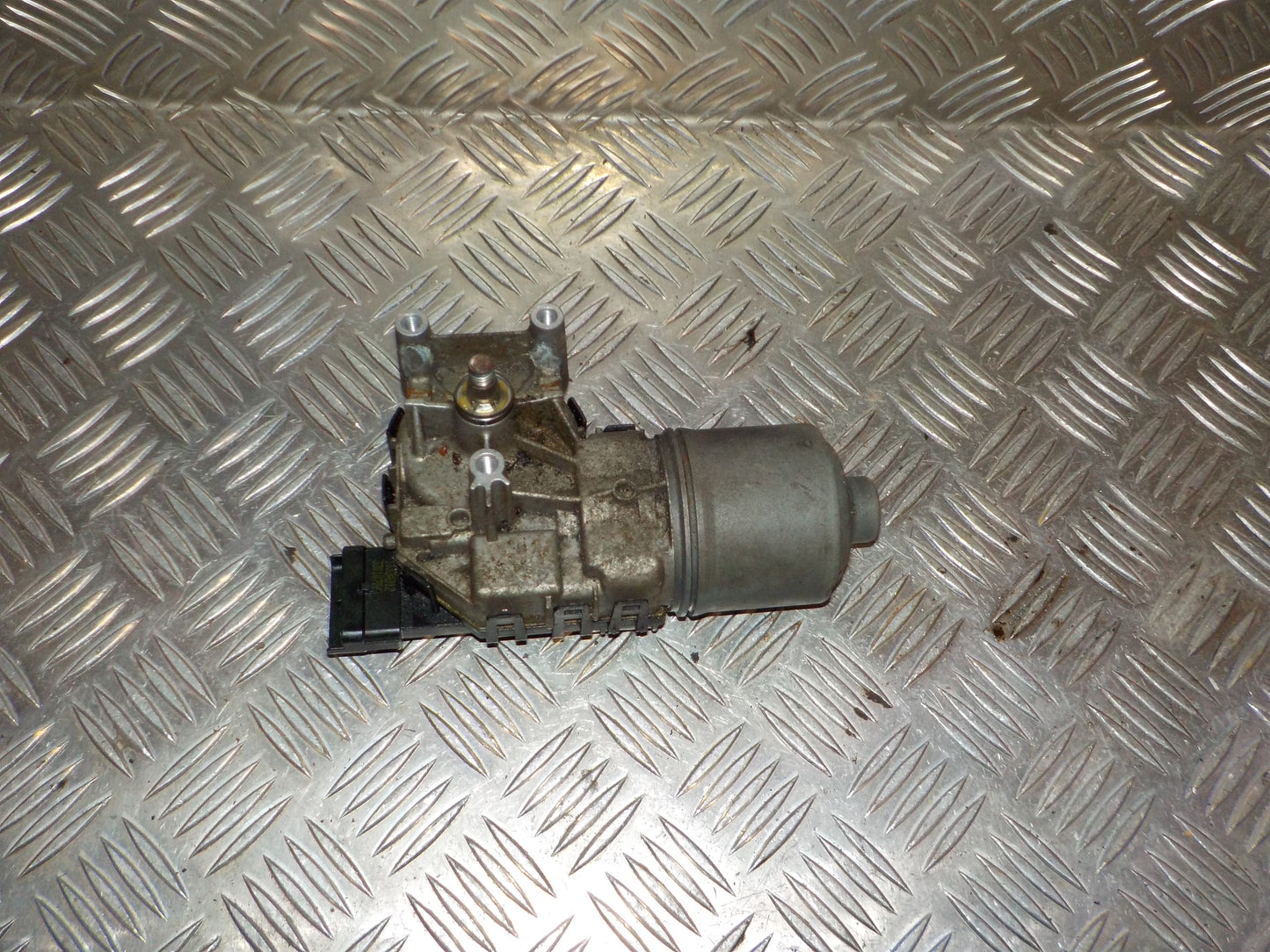 Renault Twingo 2 Viskermotor Med OEM Nr. 0390241541 Fra Renault Ophugger