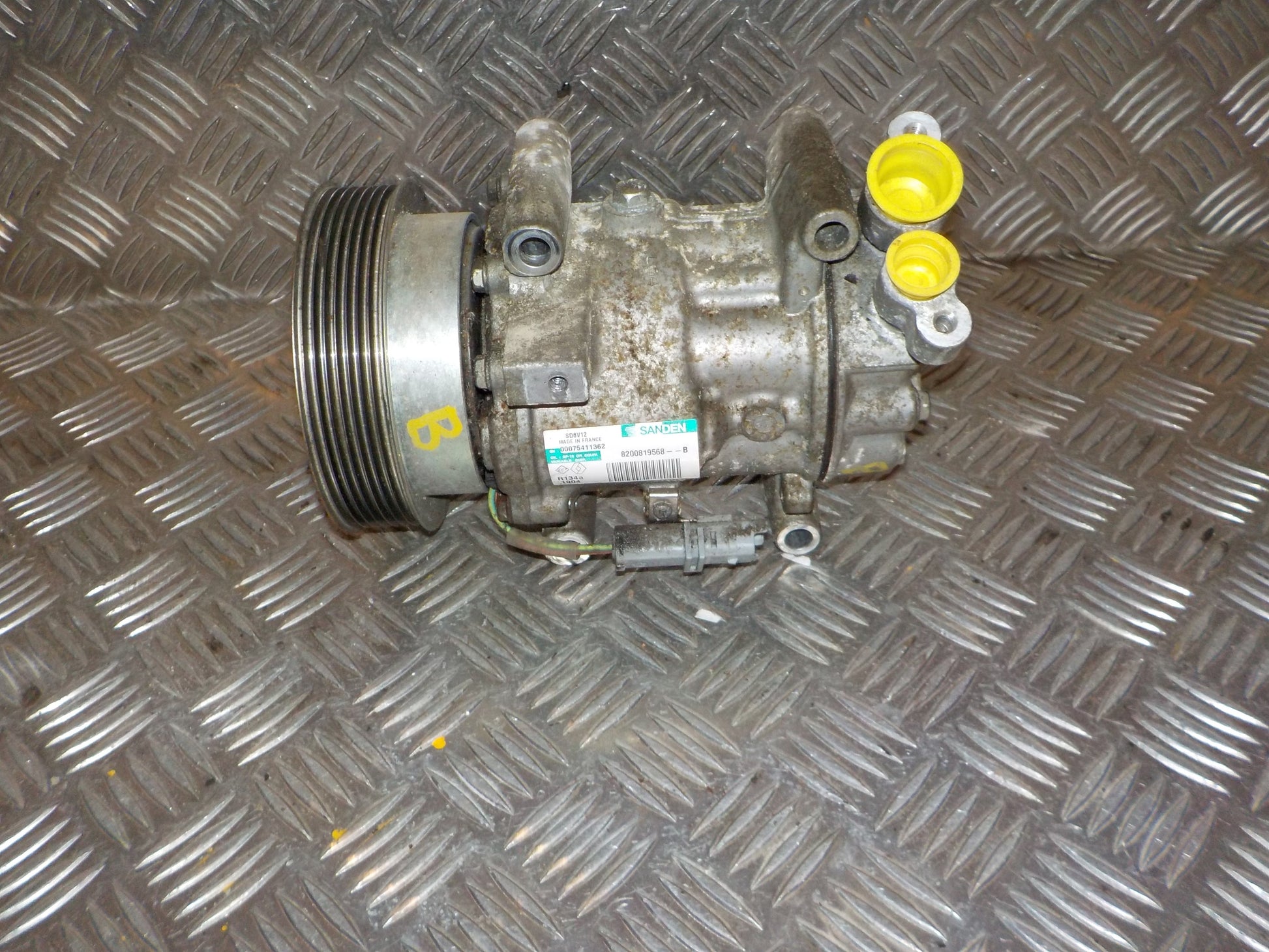 Renault Twingo 2 Aircondition Pumpe Med OEM Nr. 8200819568B Fra Renault Ophugger