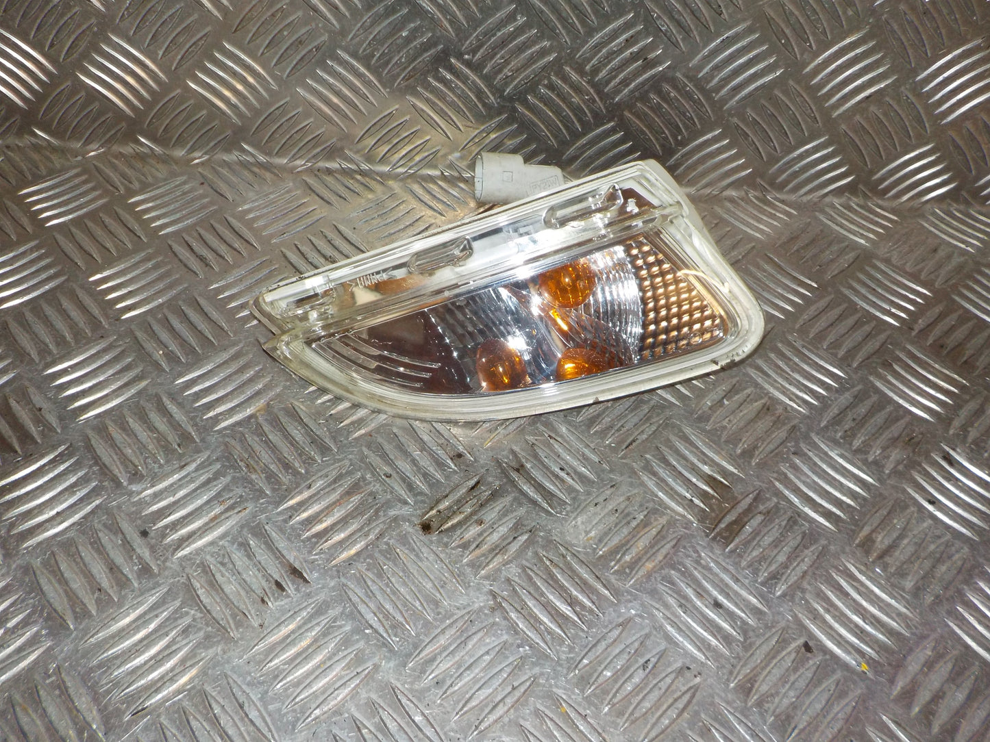 Renault Twingo 2 Blinklygte For Med OEM Nr. 261608090R Fra Renault Ophugger