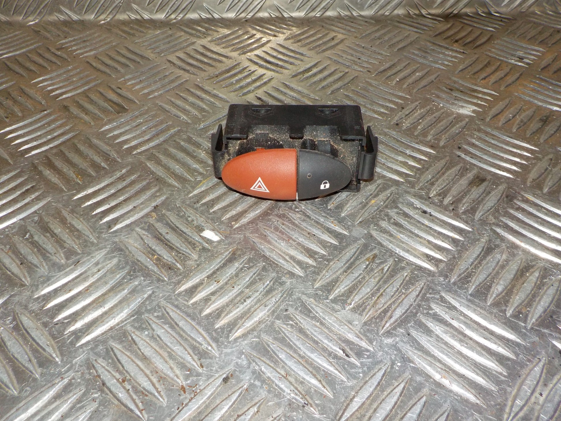 Renault Twingo 2 Kontakt Katastrofe Med OEM Nr. 252100991R Fra Renault Ophugger