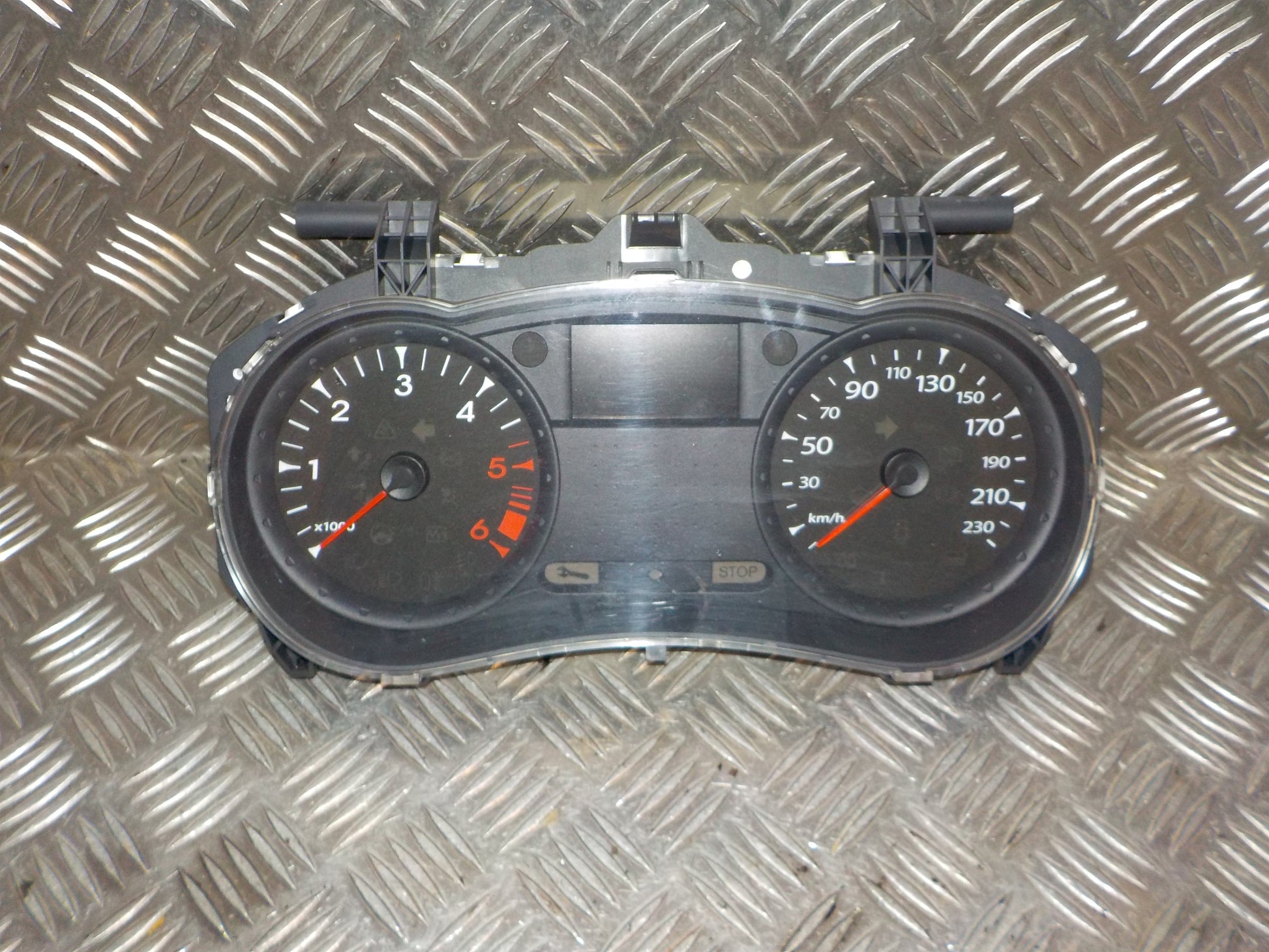 Renault Clio 3 Speedometer - Instrument Med OEM Nr. 8201060289A Fra Renault Ophugger