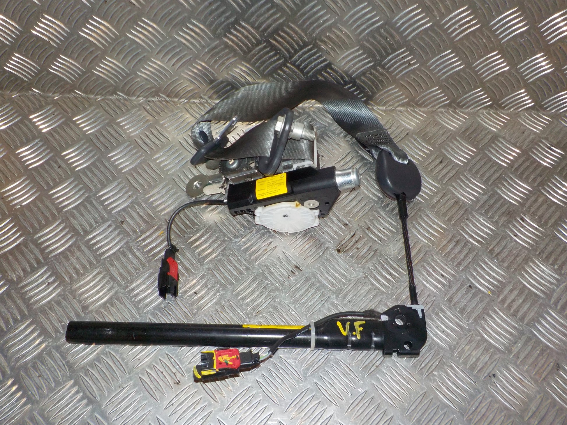 Renault Clio 3 Sikkerhedsseler For Med OEM Nr. 838229 Fra Renault Ophugger