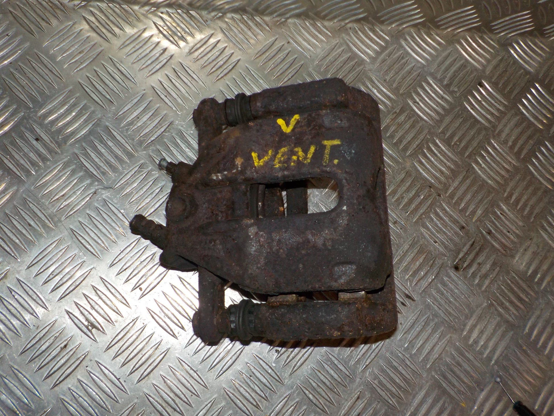 Renault Clio 3 Bremsekaliber VF Med OEM Nr. 7701208332 Fra Renault Ophugger