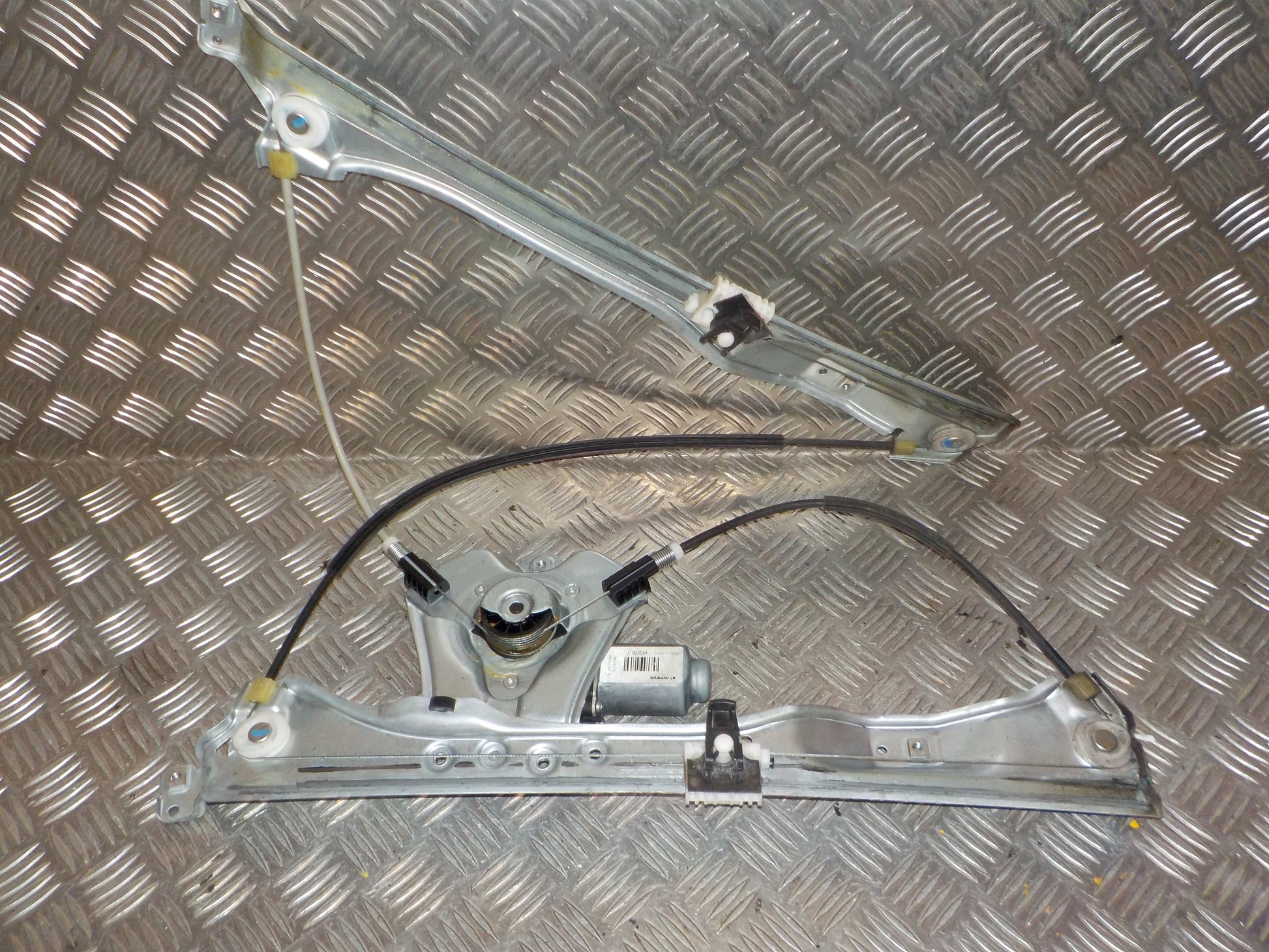 Renault Clio 3 Rudemotor - Rudehejs Med OEM Nr. 400860F Fra Renault Ophugger