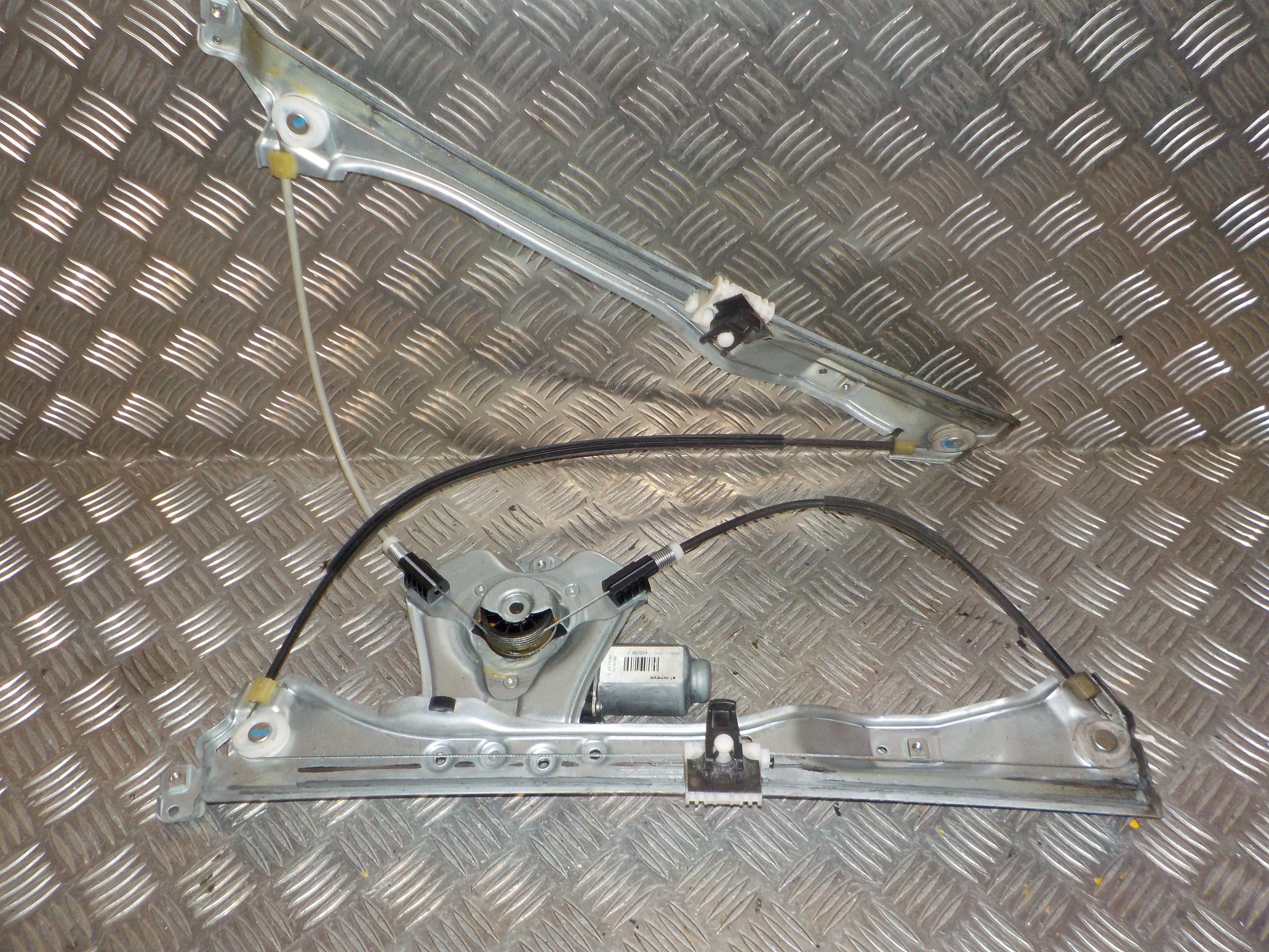 Renault Clio 3 Rudemotor - Rudehejs Med OEM Nr. 400860F Fra Renault Ophugger