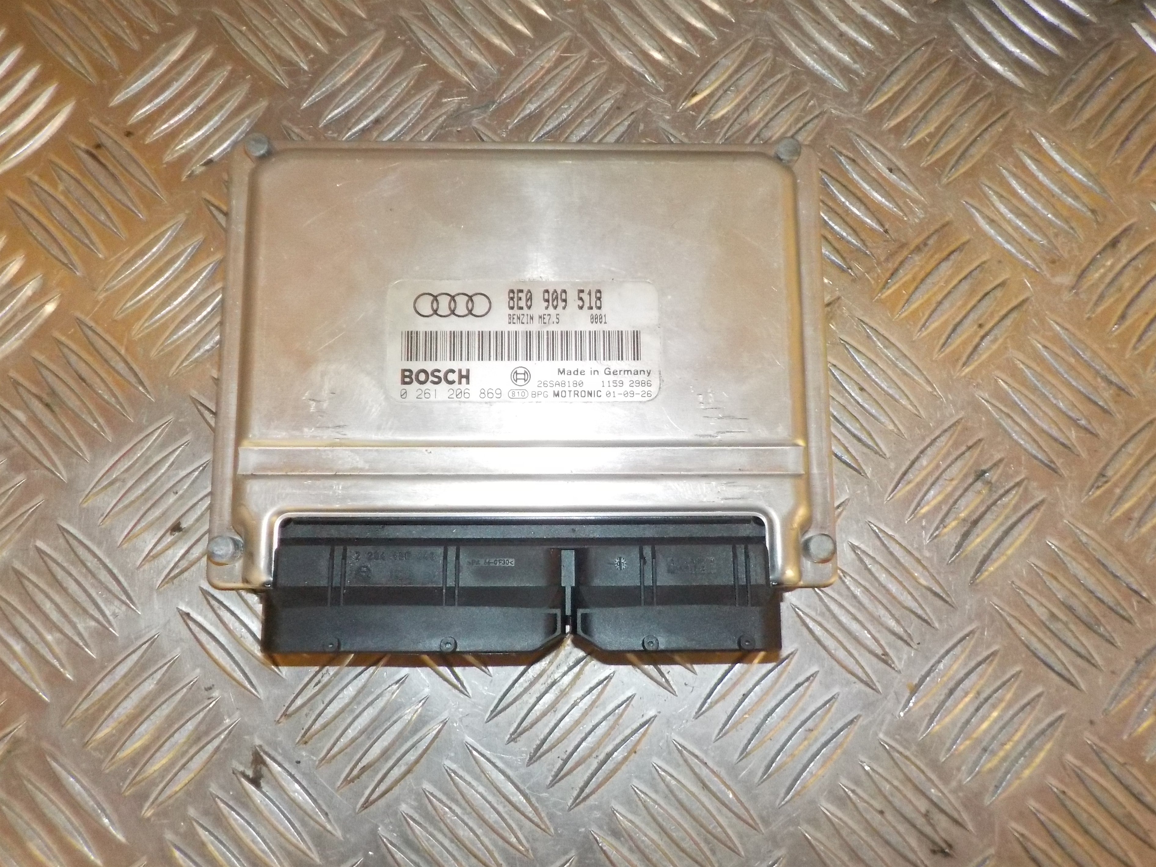Audi A4 Motorstyring - Motorstyreboks - Injection Elboks Med OEM Nr. 8E0909518 Fra Audi Ophugger