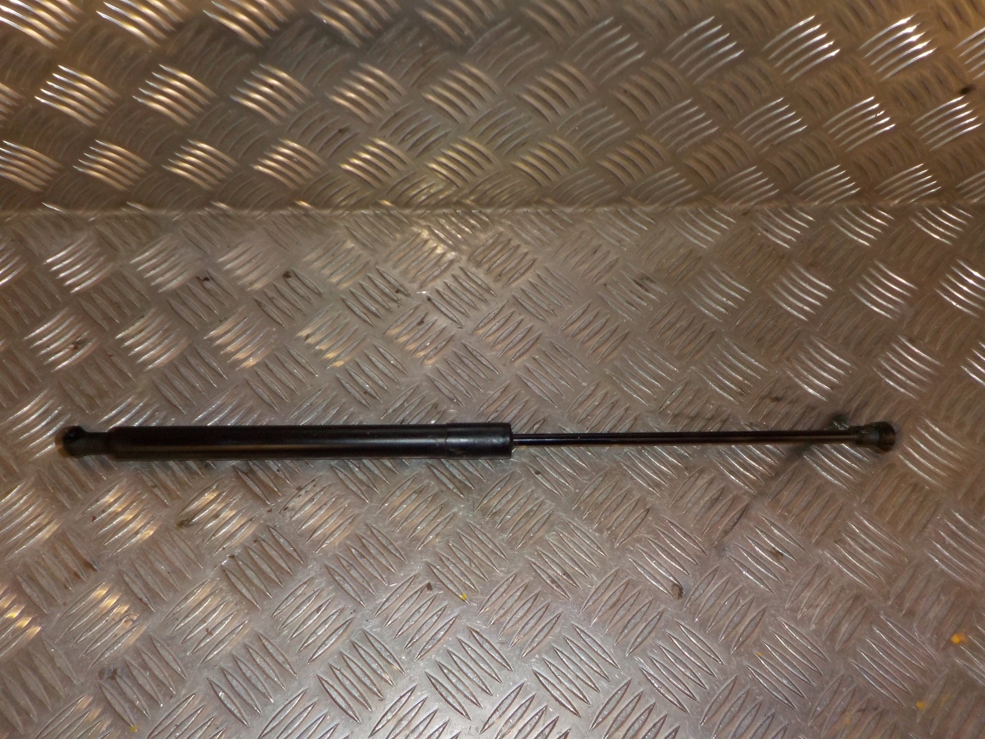 Citroen C3 II Bagklapsdæmper Med OEM Nr. 9683733980 Fra Citroen Ophugger