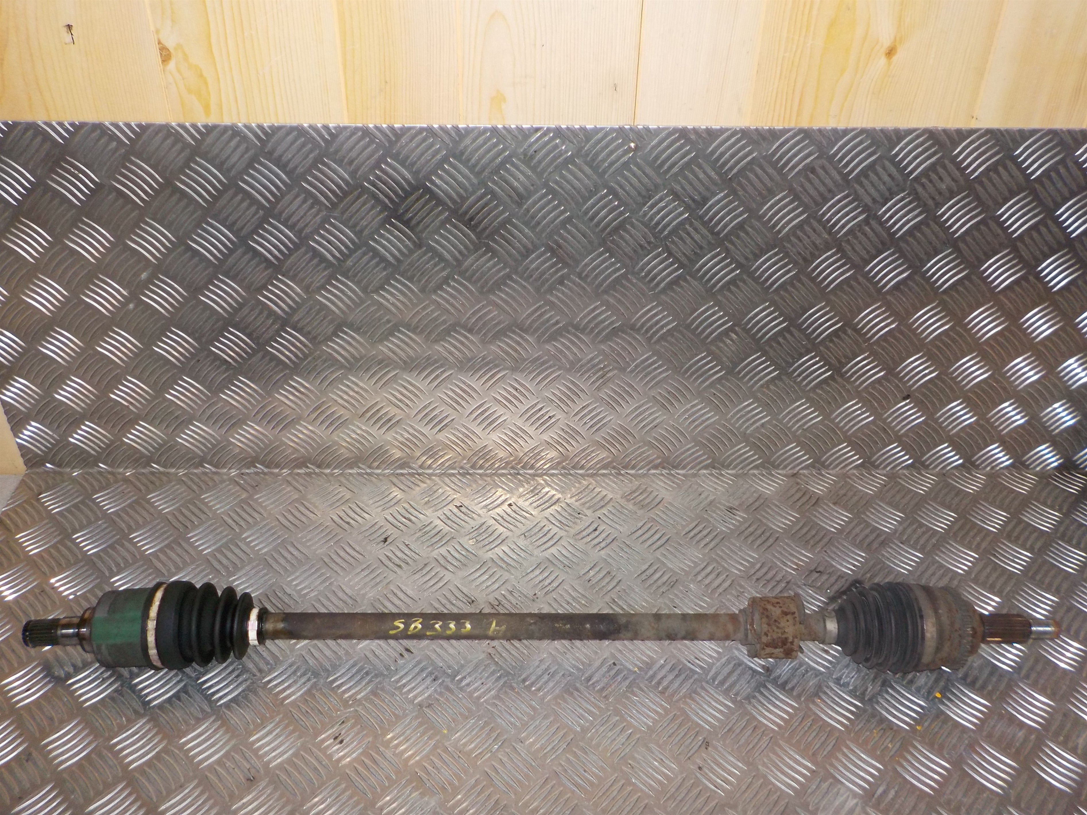 Suzuki Swift Trækaksel For H Med OEM Nr. Ophugger Fra Suzuki Ophugger