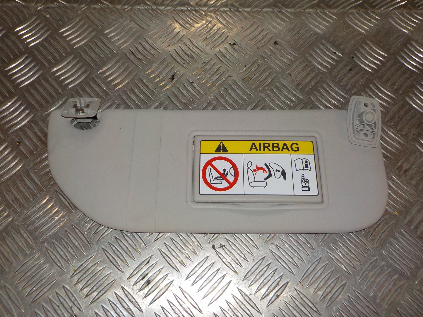 Citroen C3 II Solskærm Med OEM Nr. 16121658BJ Fra Citroen Ophugger