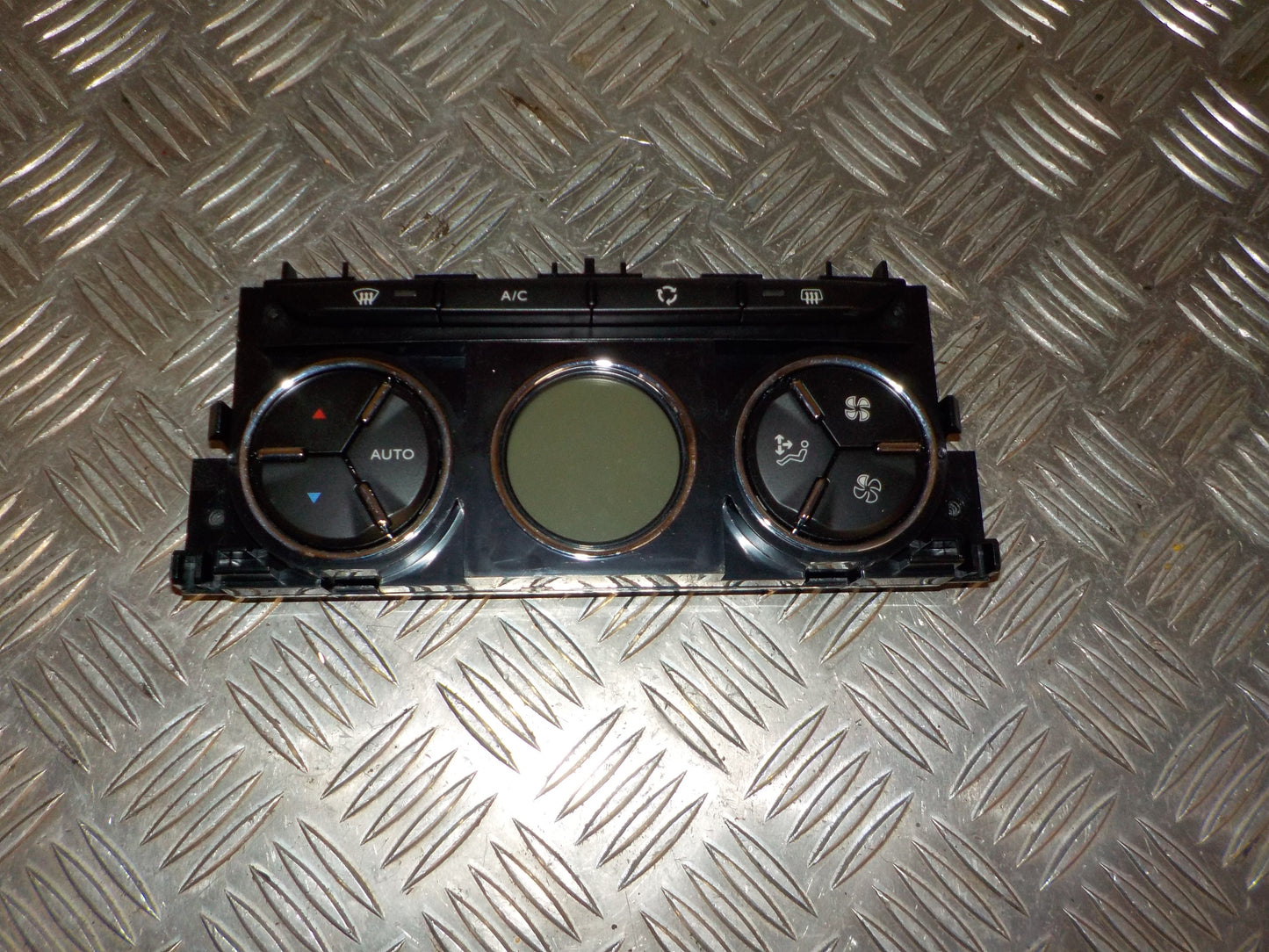 Citroen C3 II Varmeregulering Med OEM Nr. 96753994XT Fra Citroen Ophugger