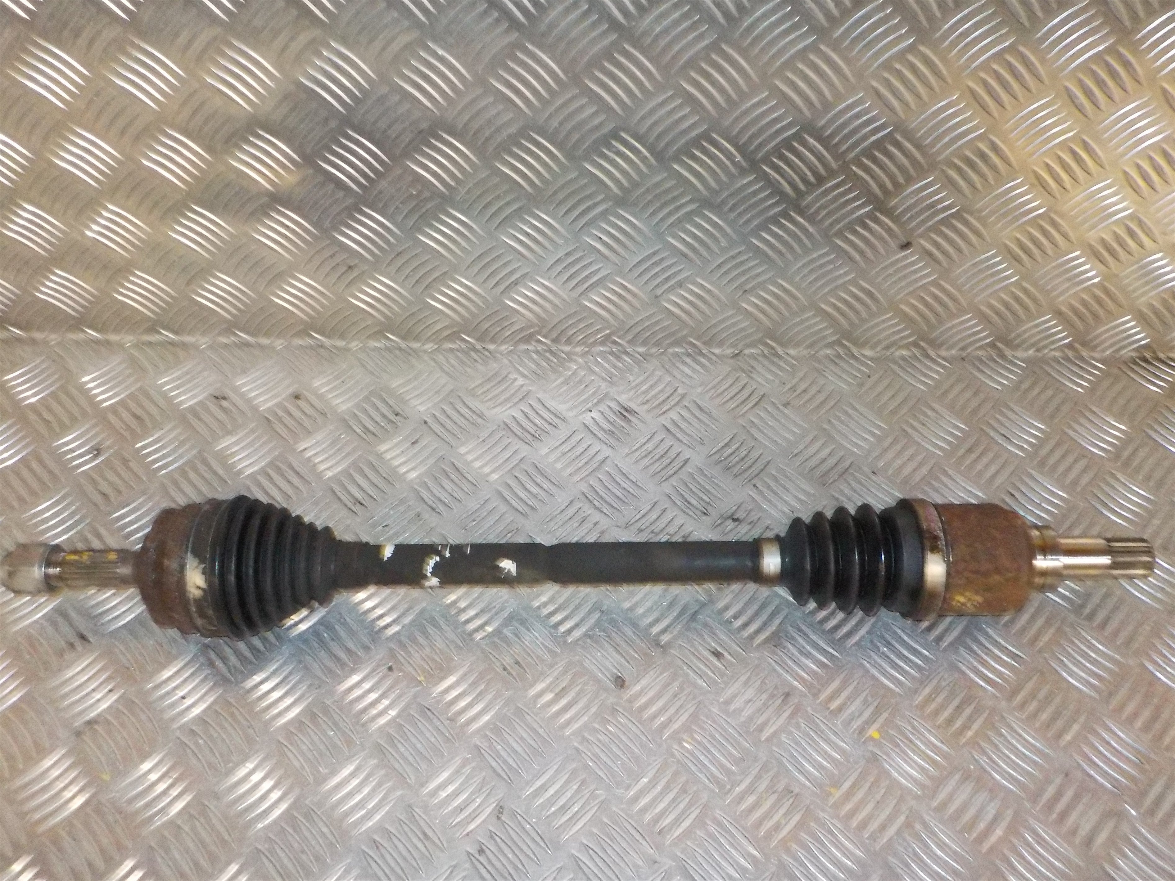 Citroen C3 II Trækaksel For V Med OEM Nr. 9801388580 Fra Citroen Ophugger