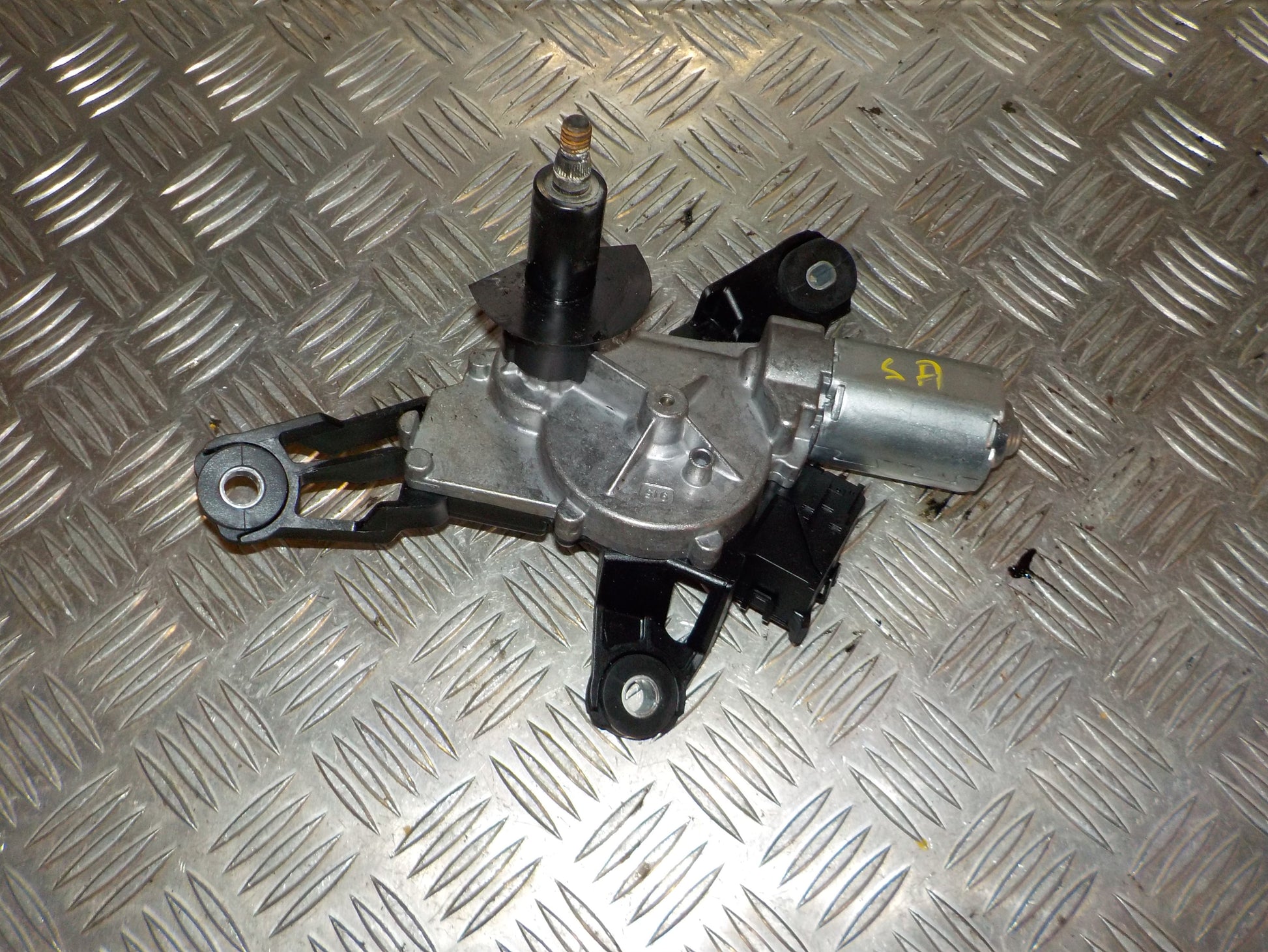 Toyota Yaris Bagrudevisker Motor Med OEM Nr. 0390201861 Fra Toyota Ophugger