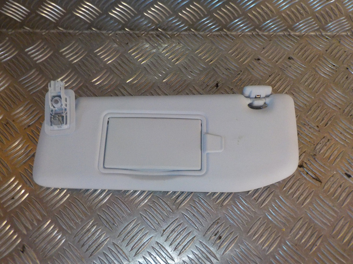 Peugeot 208 Solskærm Med OEM Nr. 16125932PR Fra Peugeot Ophugger