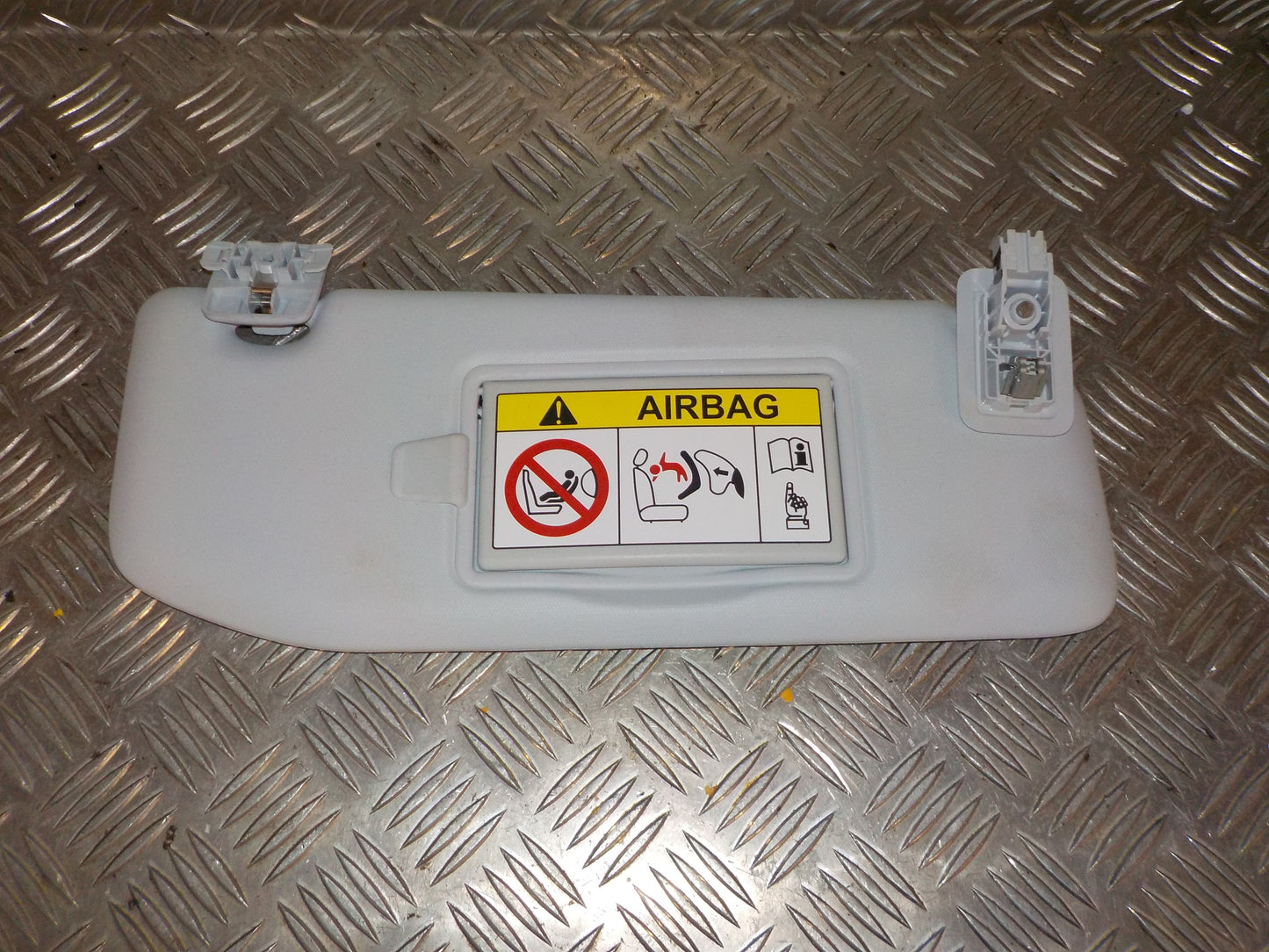 Peugeot 208 Solskærm Med OEM Nr. 16125932PR Fra Peugeot Ophugger