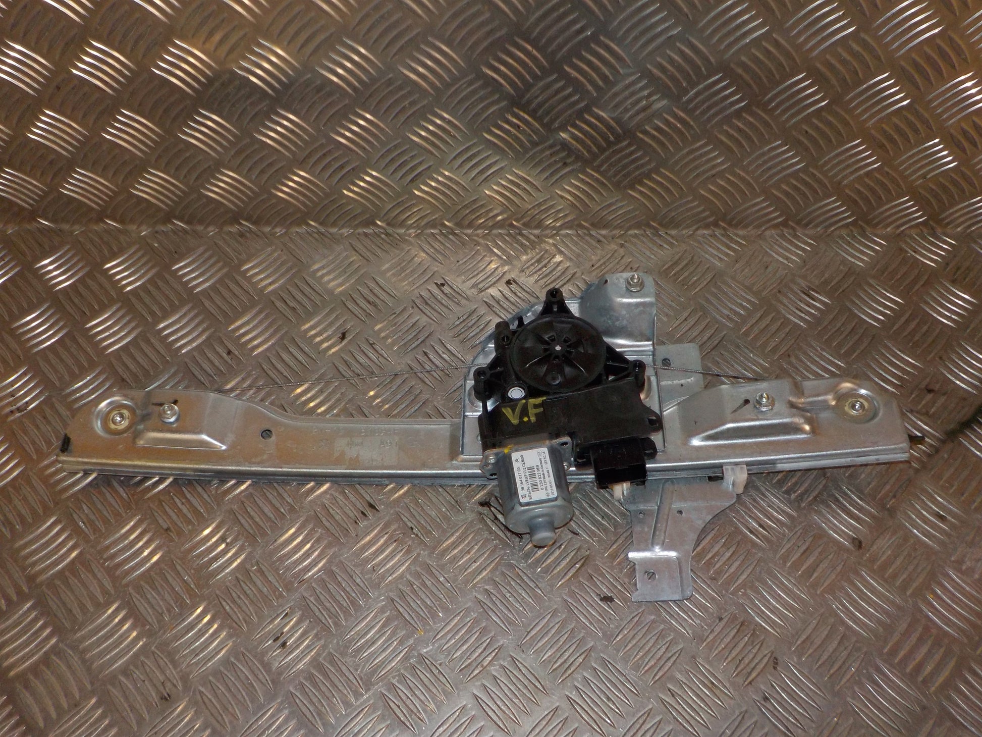 Peugeot 208 Rudemotor - Rudehejs Med OEM Nr. 9816401780 Fra Peugeot Ophugger