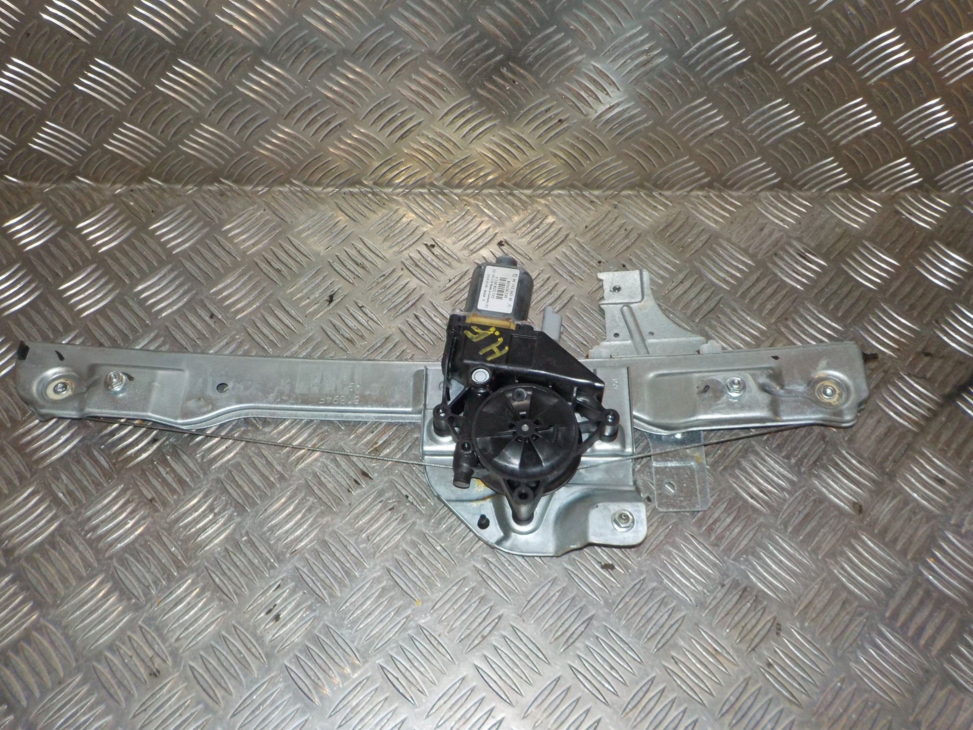 Peugeot 208 Rudemotor - Rudehejs Med OEM Nr. 9674254380 Fra Peugeot Ophugger