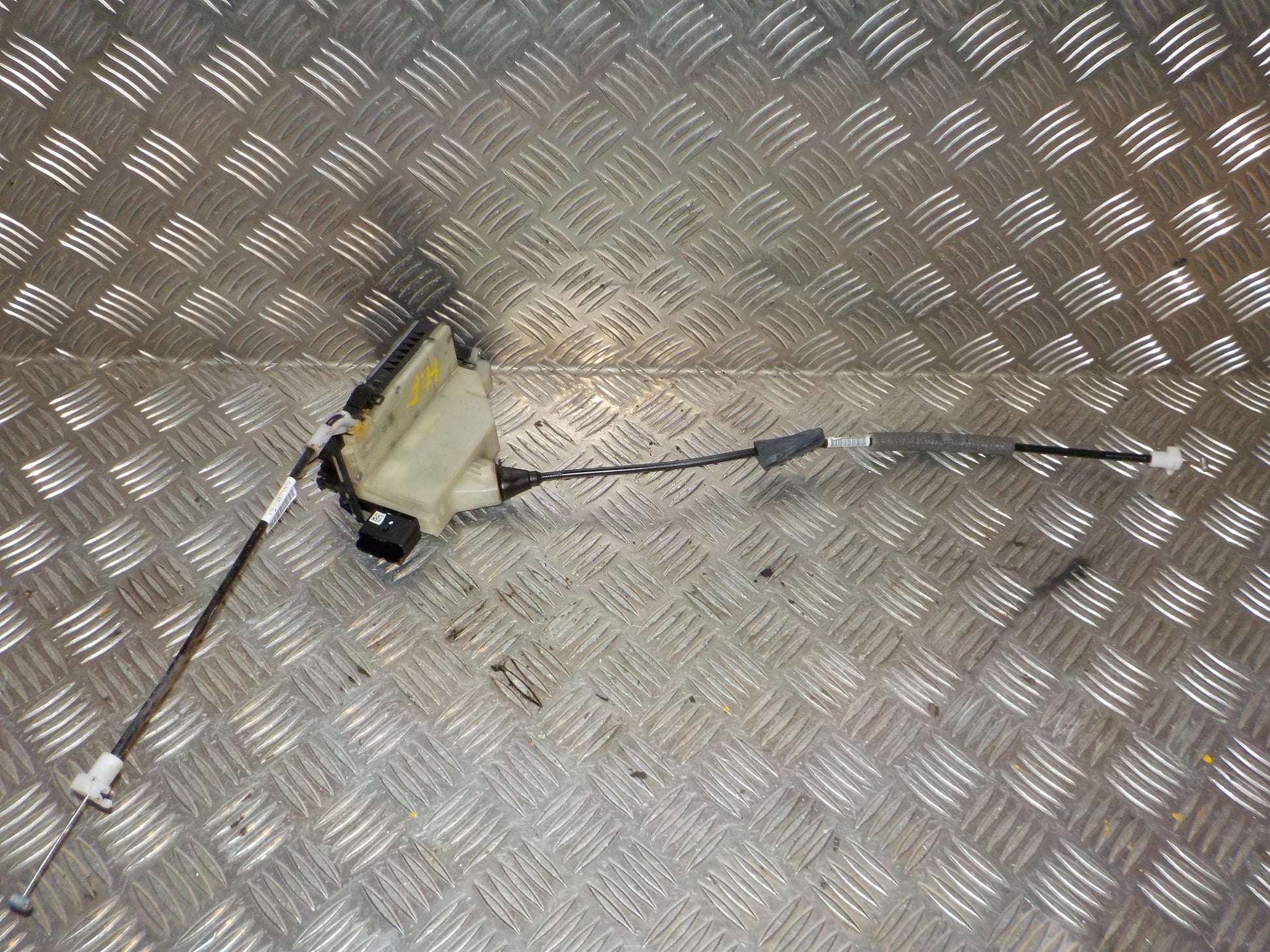 Peugeot 208 Dørlås Med OEM Nr. 9812500780 Fra Peugeot Ophugger