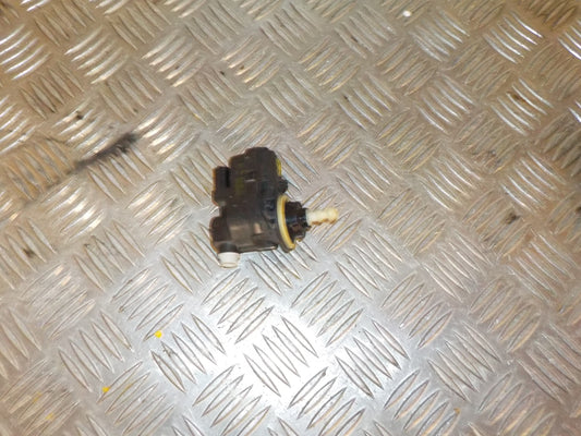Peugeot 208 Lygtejusterings Motor Med OEM Nr. 90005925 Fra Peugeot Ophugger