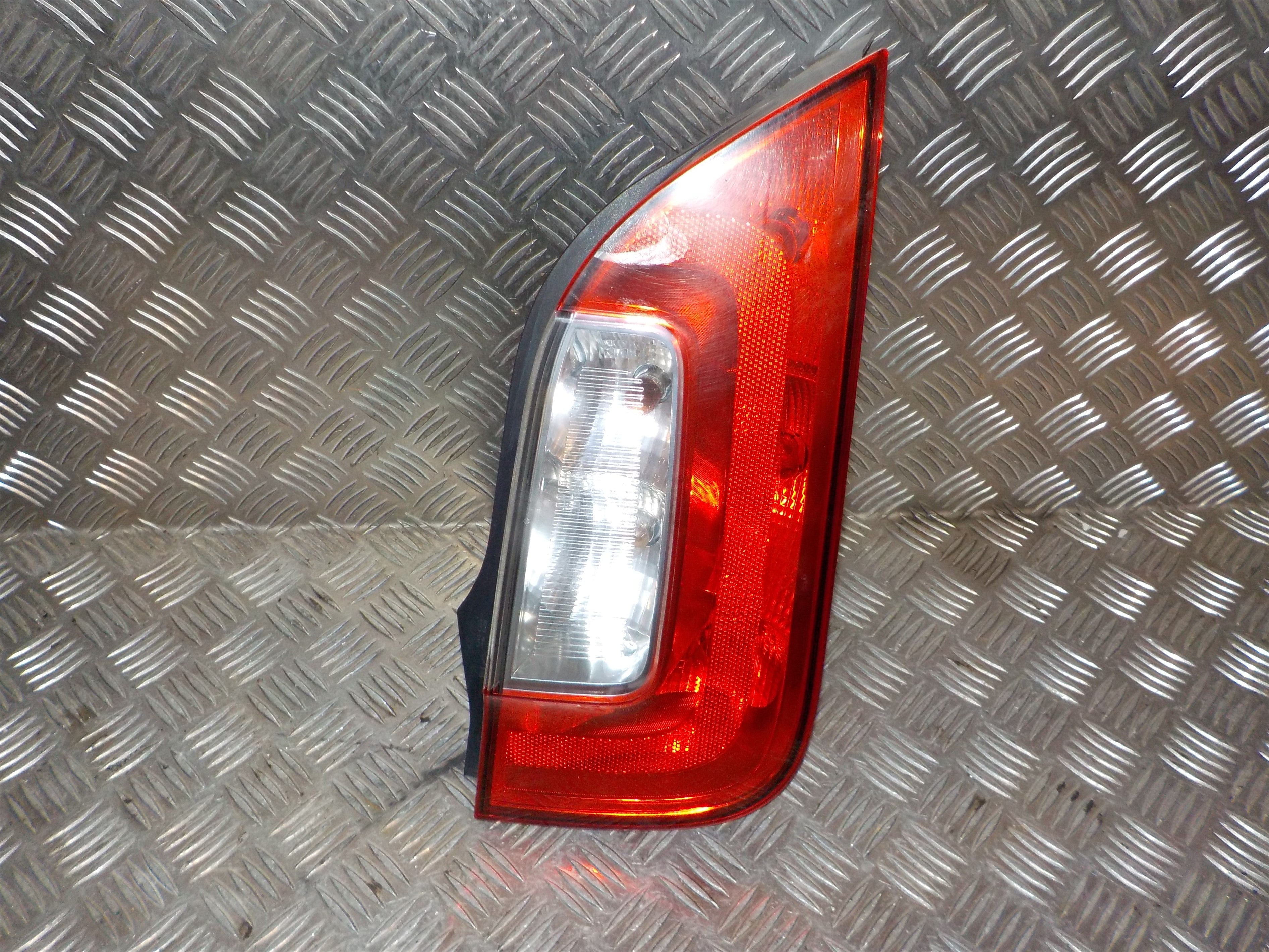 Skoda Citigo Baglygte Med OEM Nr. 1ST945112B Fra Skoda Ophugger