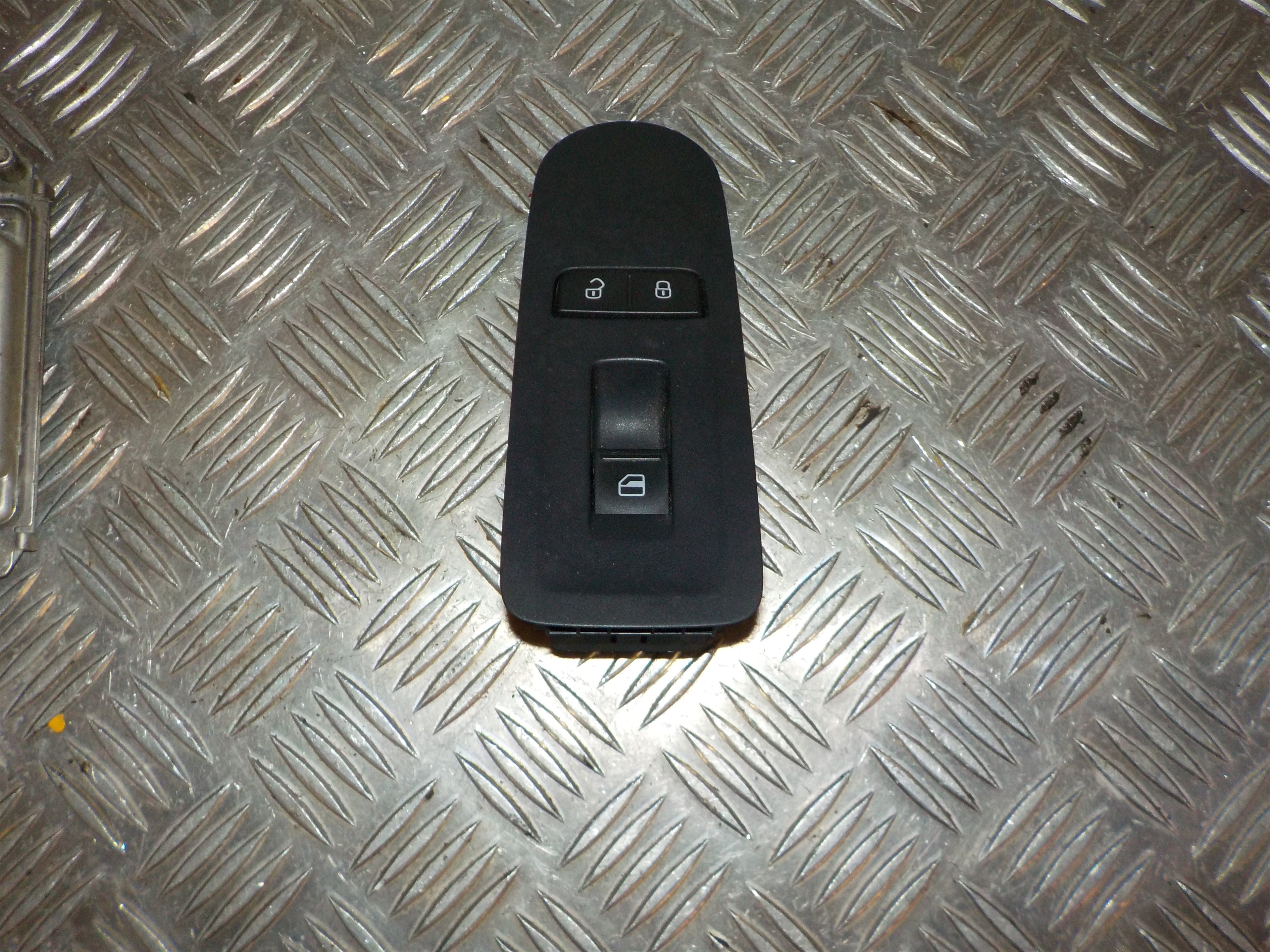 Skoda Citigo Kontakt Rudehejs Med OEM Nr. 1S0959855 Fra Skoda Ophugger