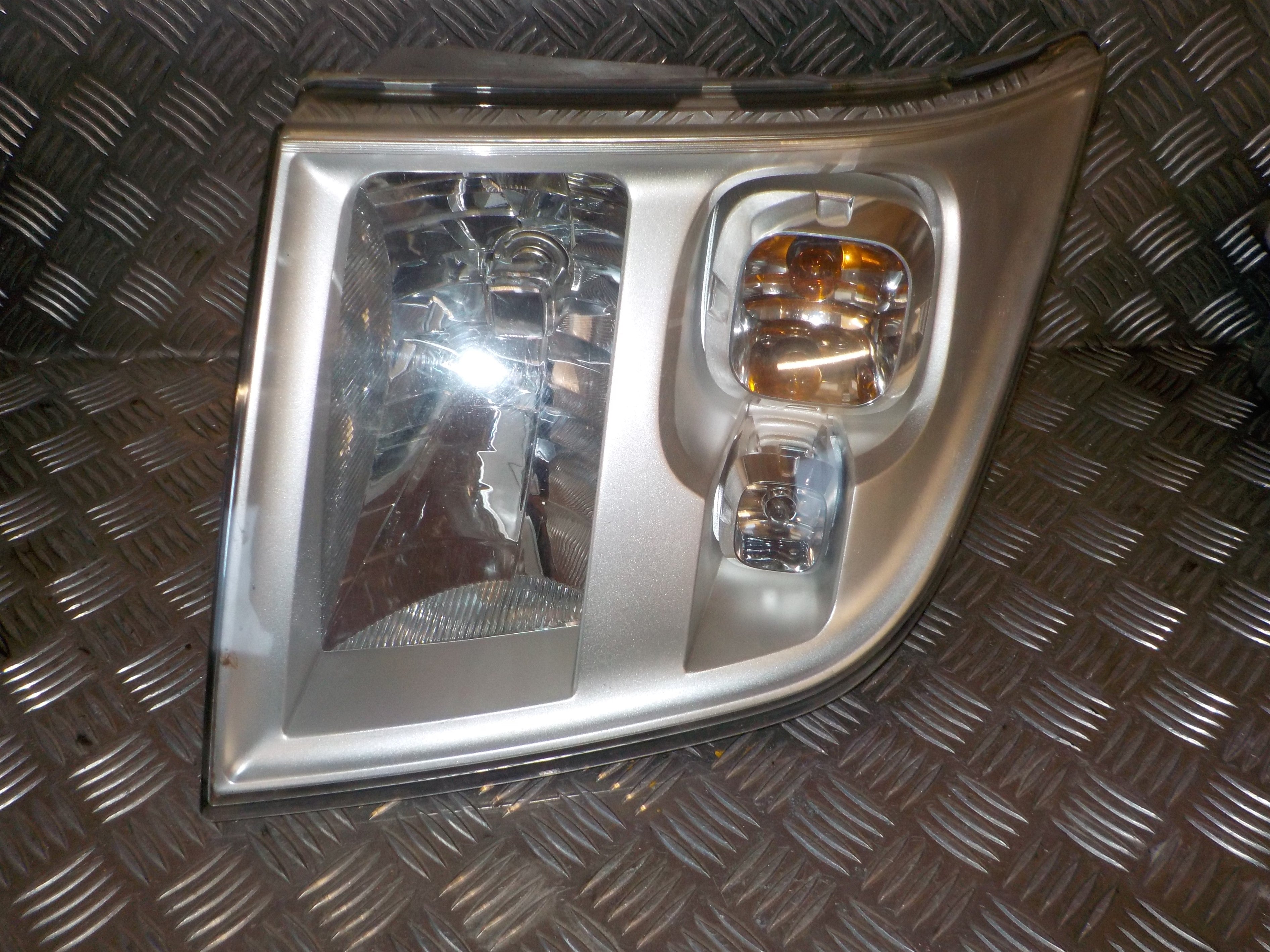 Ford Transit Forhj Forlygte Med OEM Nr. 6C1113W029DE Fra Ford Ophugger