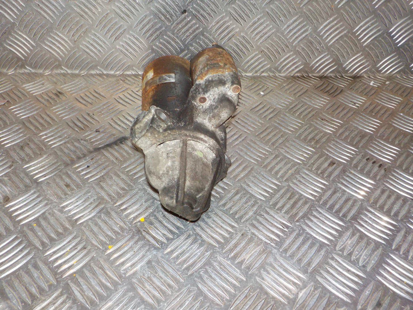 Ford Transit Forhj Starter Med OEM Nr. 82121642A Fra Ford Ophugger