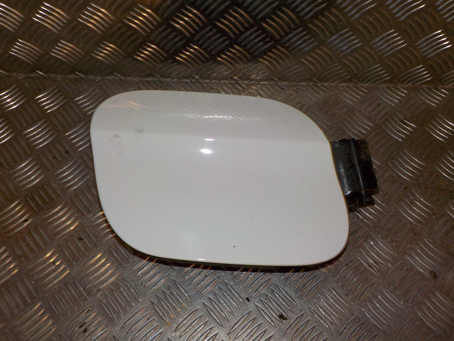 Opel Astra K Benzinklap / Tankklap Med OEM Nr. 39061480 Fra Opel Ophugger