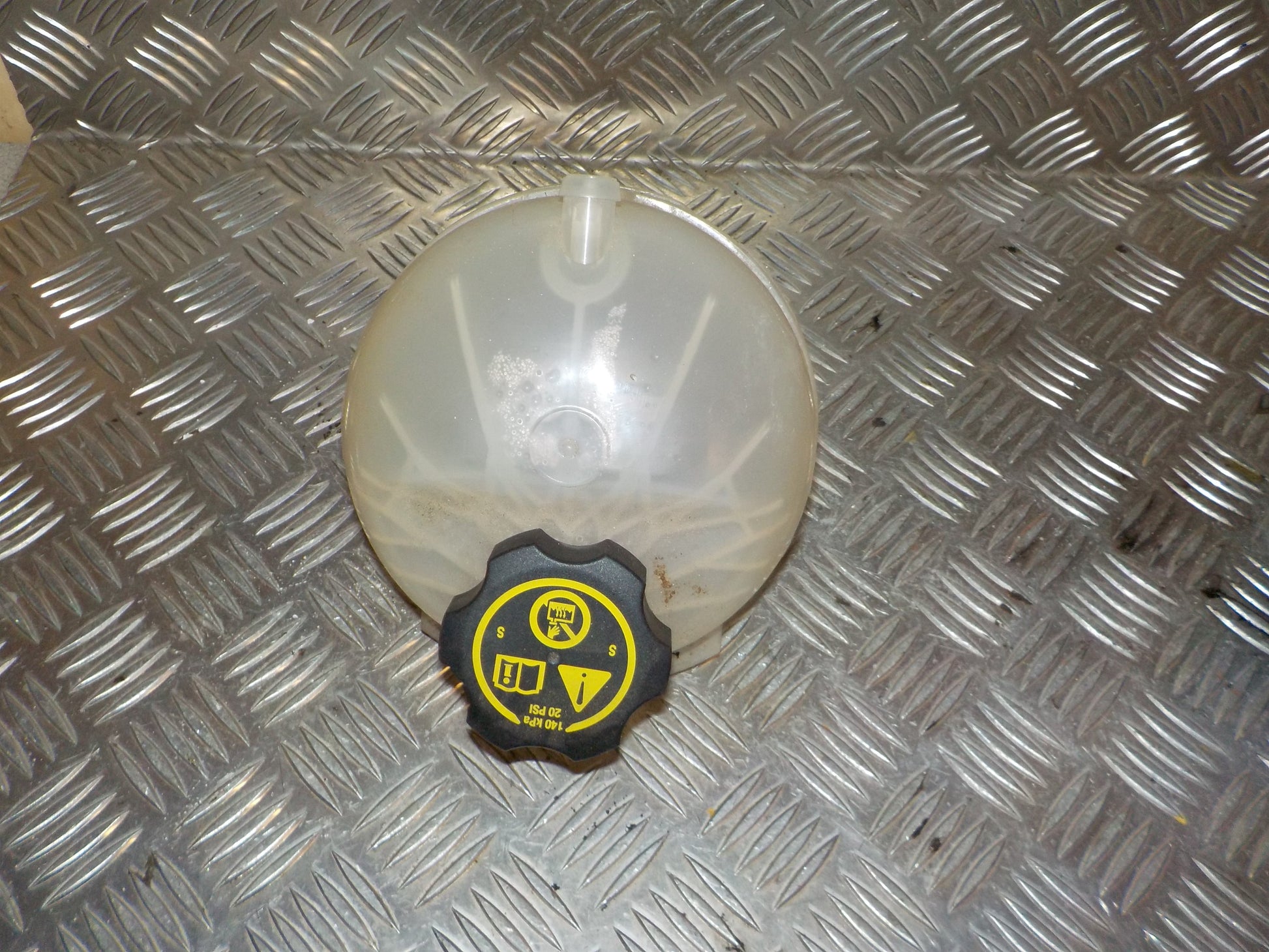 Opel Astra K Ekspansionsbehold Med OEM Nr. 39207153 Fra Opel Ophugger