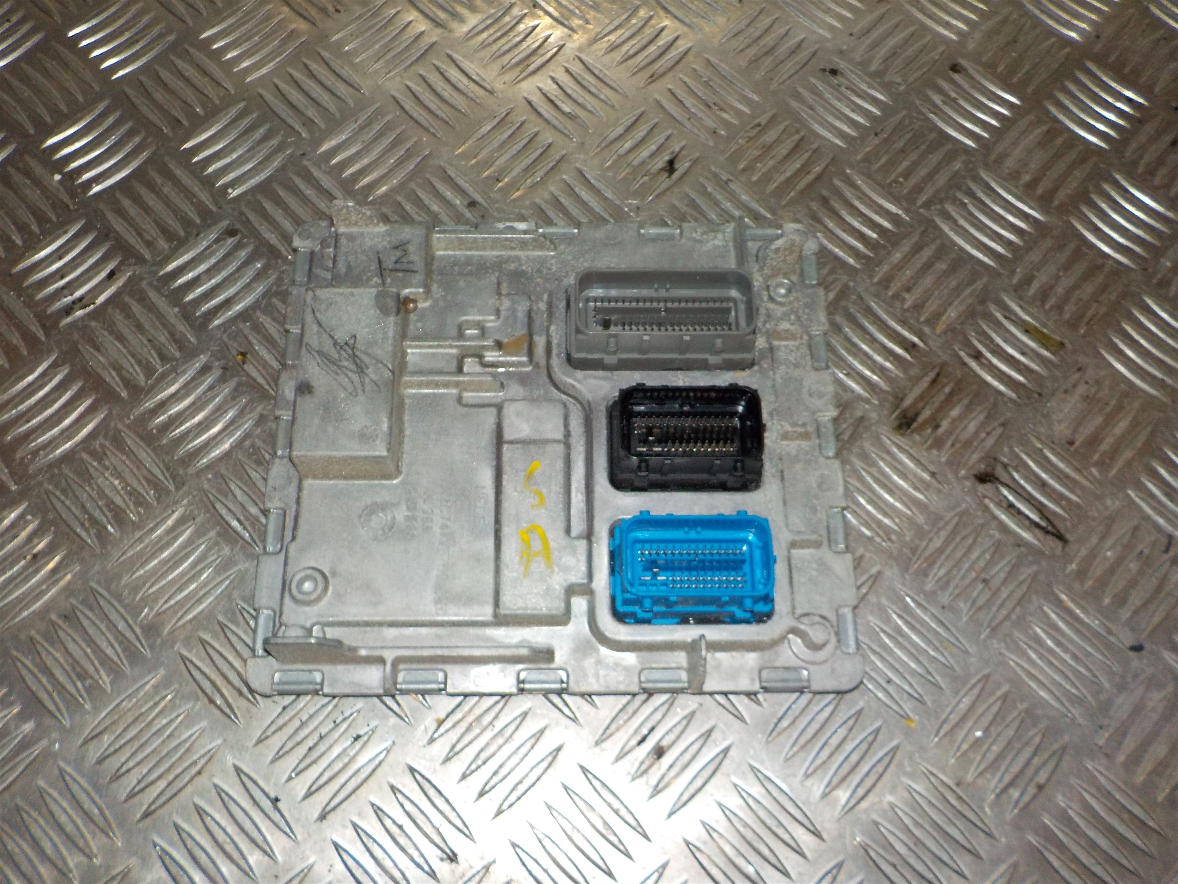 Opel Astra K Motorstyring - Motorstyreboks - Injection Elboks Med OEM Nr. 093045703 Fra Opel Ophugger