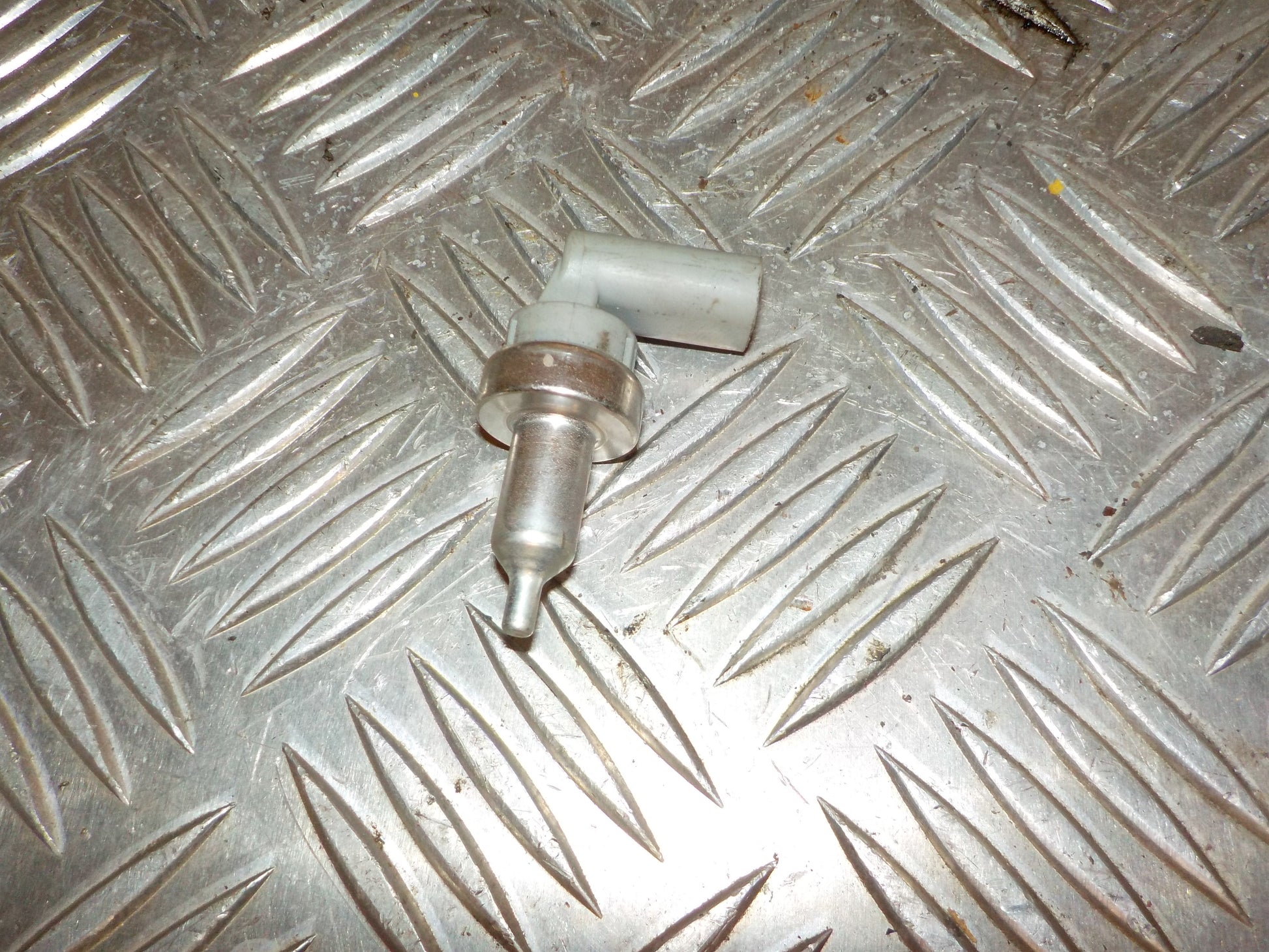 Opel Astra K Temperaturføler Olie Med OEM Nr. 55497116 Fra Opel Ophugger