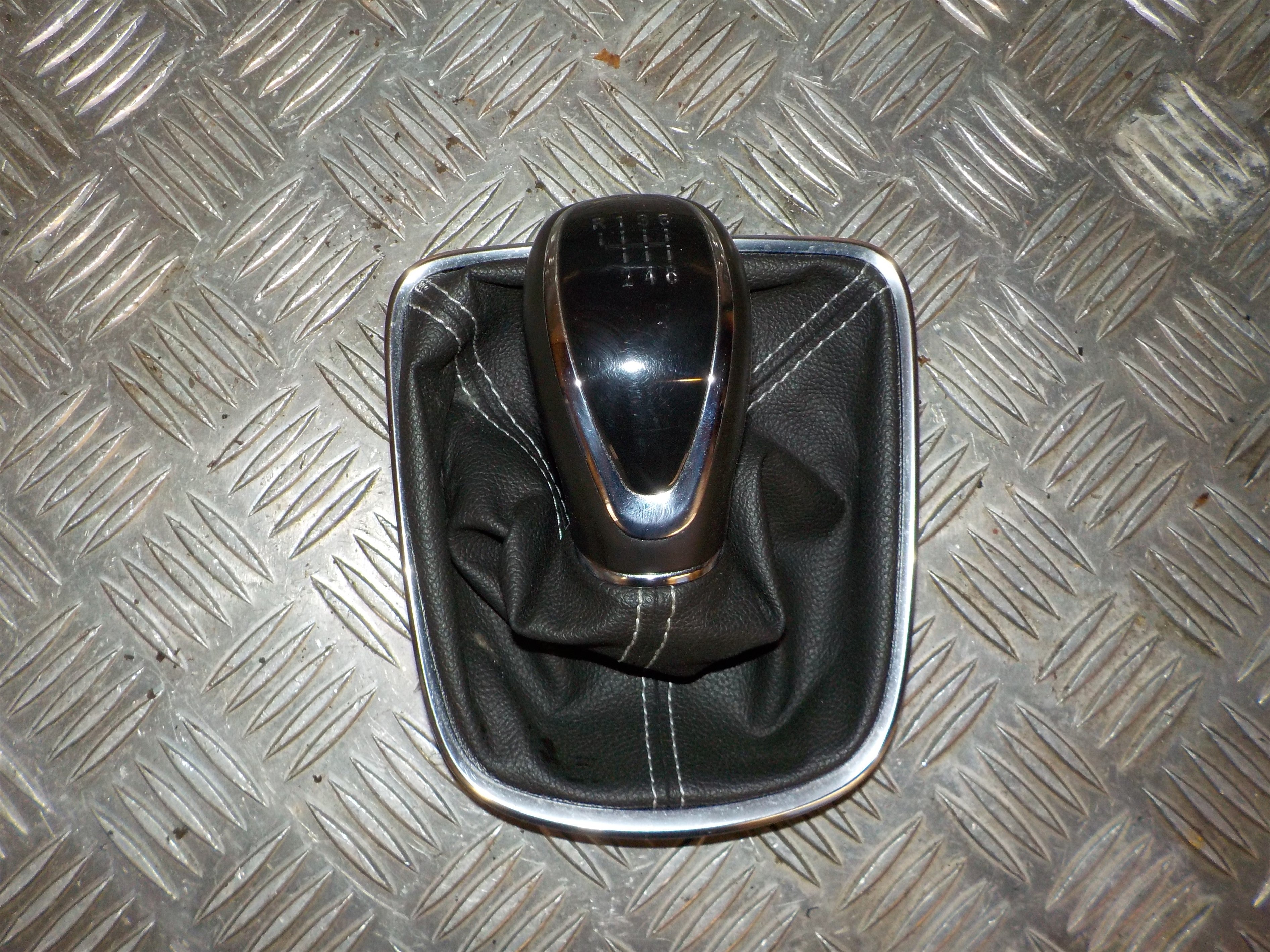 Opel Astra K Gearknop Med OEM Nr. 55510368 Fra Opel Ophugger