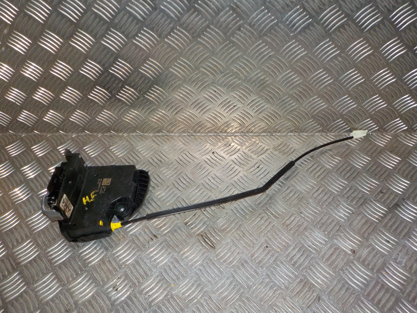 Opel Astra K Dørlås Med OEM Nr. 13597530 Fra Opel Ophugger