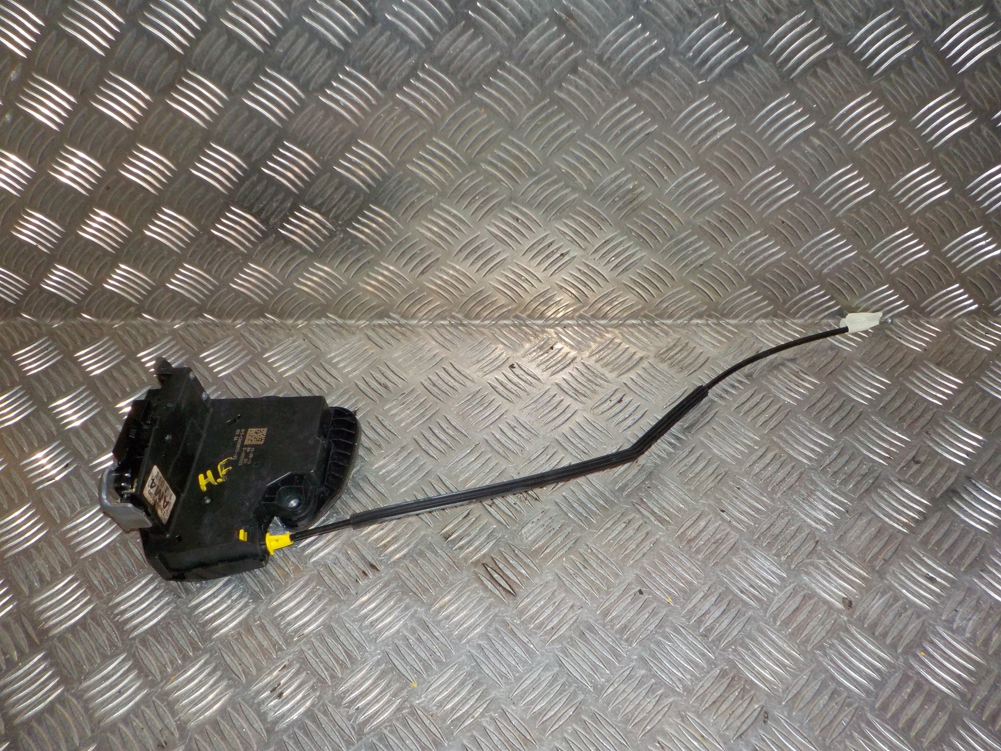 Opel Astra K Dørlås Med OEM Nr. 13597530 Fra Opel Ophugger