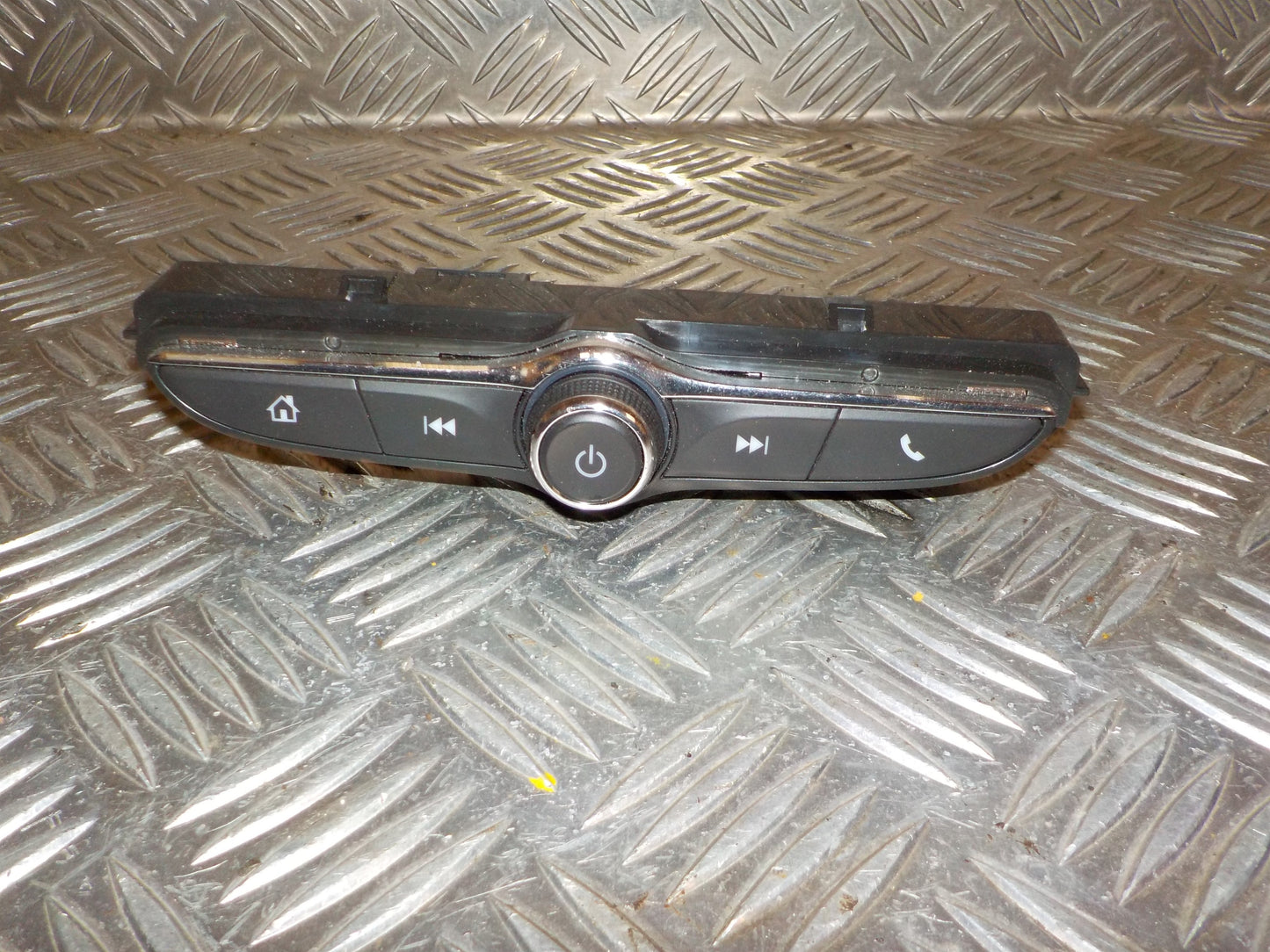 Opel Astra K Radioforplade Med OEM Nr. 555343750 Fra Opel Ophugger