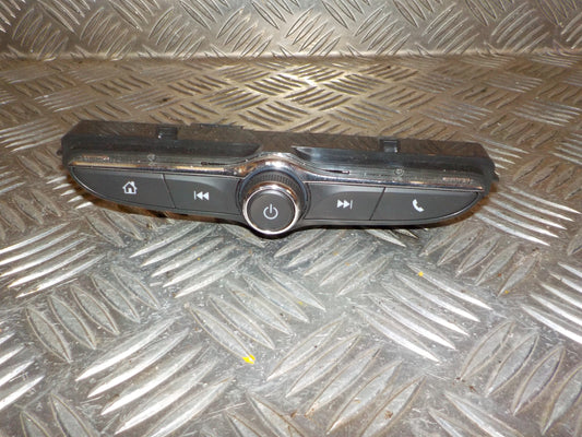 Opel Astra K Radioforplade Med OEM Nr. 555343750 Fra Opel Ophugger