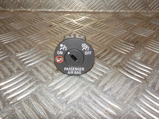 Opel Astra K Airbag Kontrollampe Med OEM Nr. 13524006 Fra Opel Ophugger