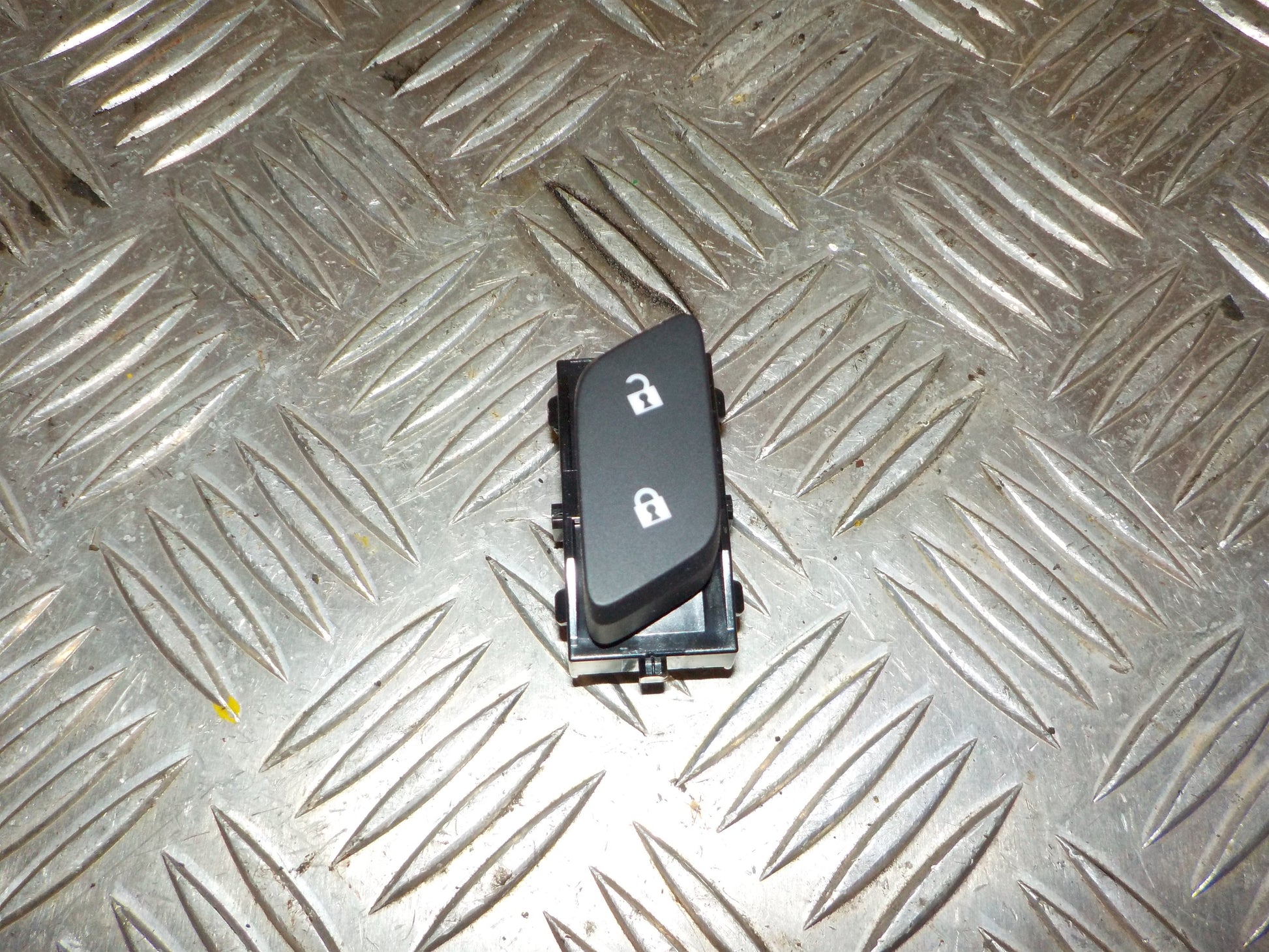 Opel Astra K Kontakt Diverse Med OEM Nr. 13437276 Fra Opel Ophugger