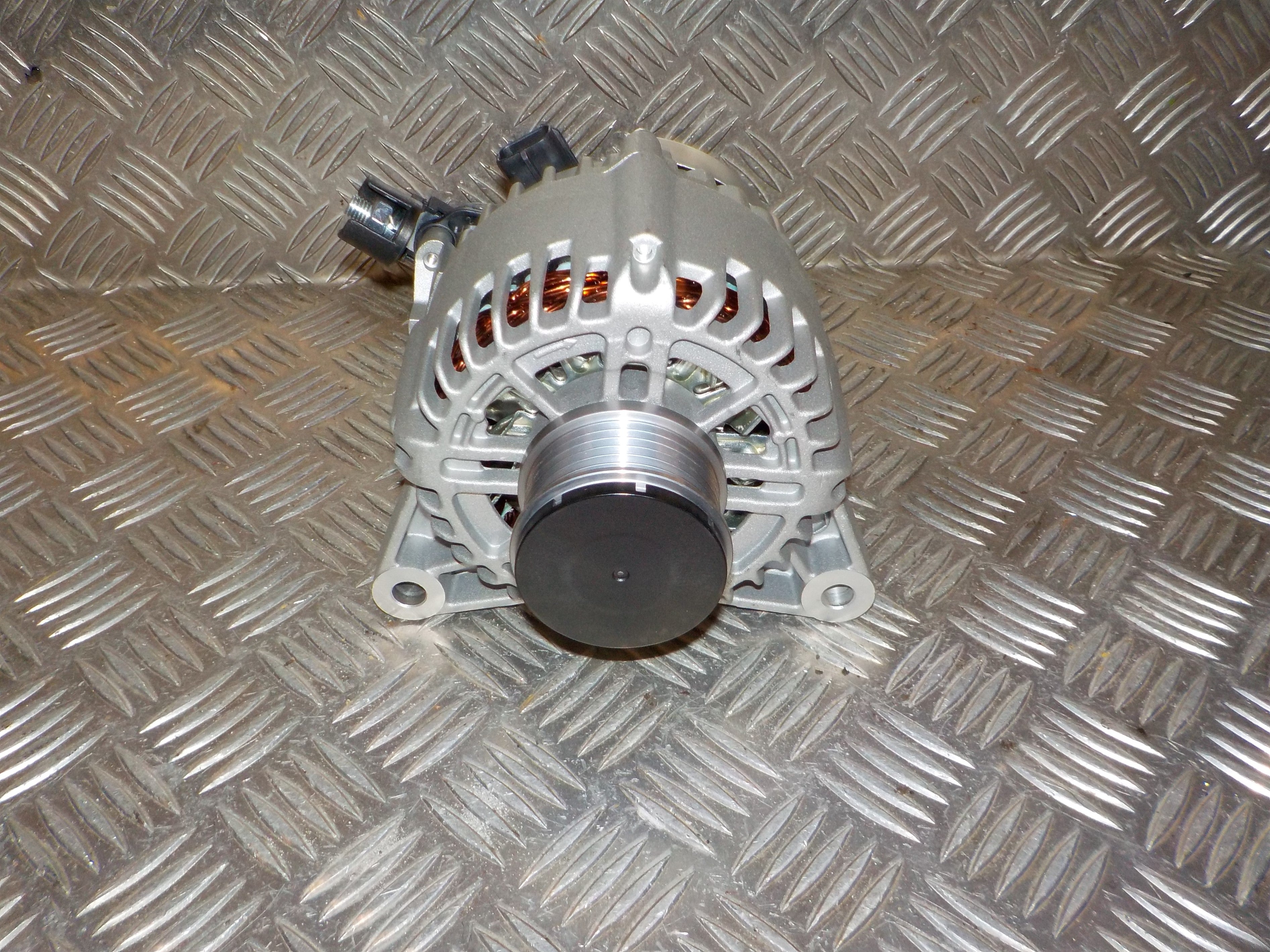 Ford Fiesta 6 Generator Med OEM Nr. 0986049151 Fra Ford Ophugger