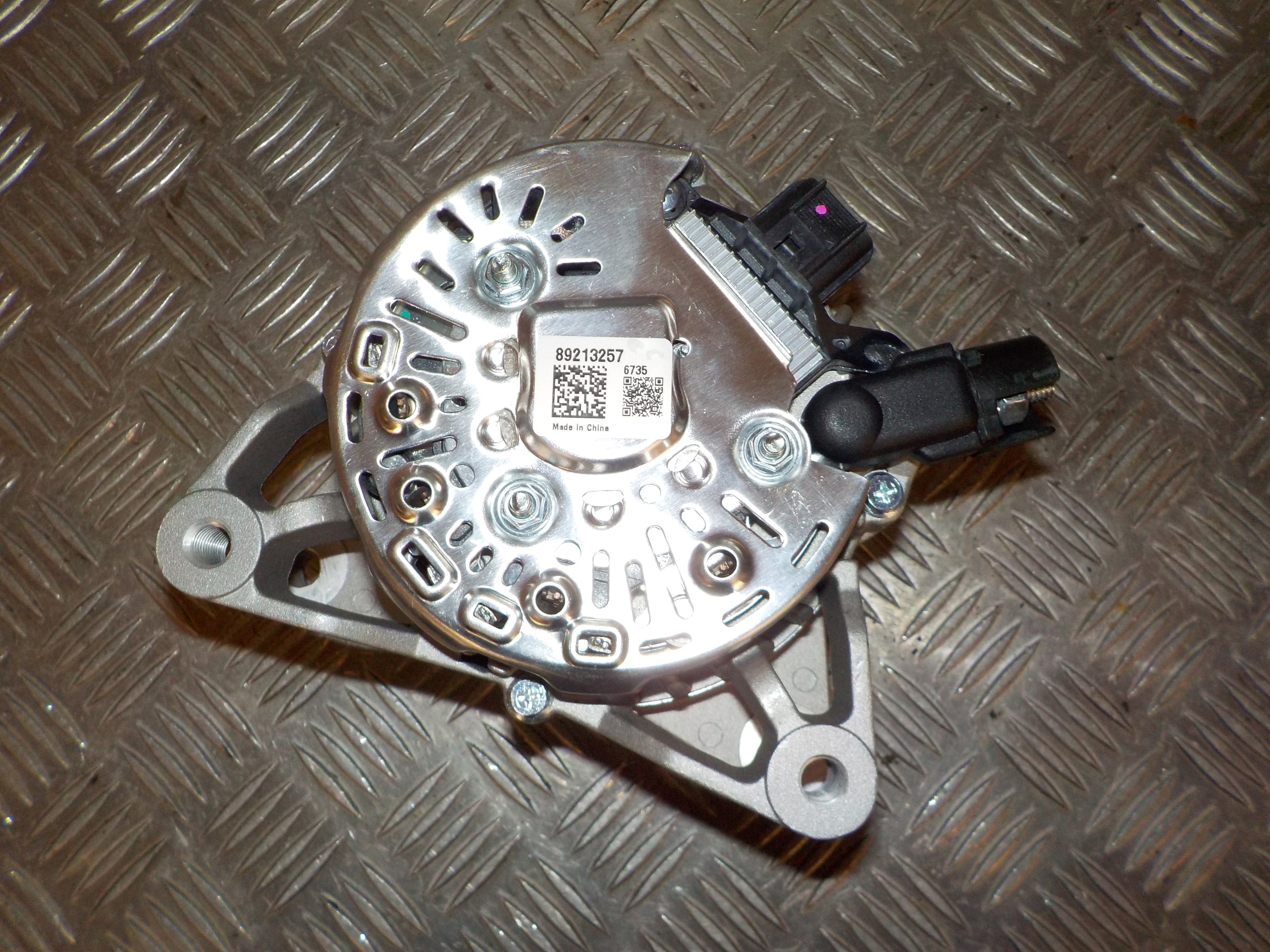Ford Fiesta 6 Generator Med OEM Nr. 0986049151 Fra Ford Ophugger